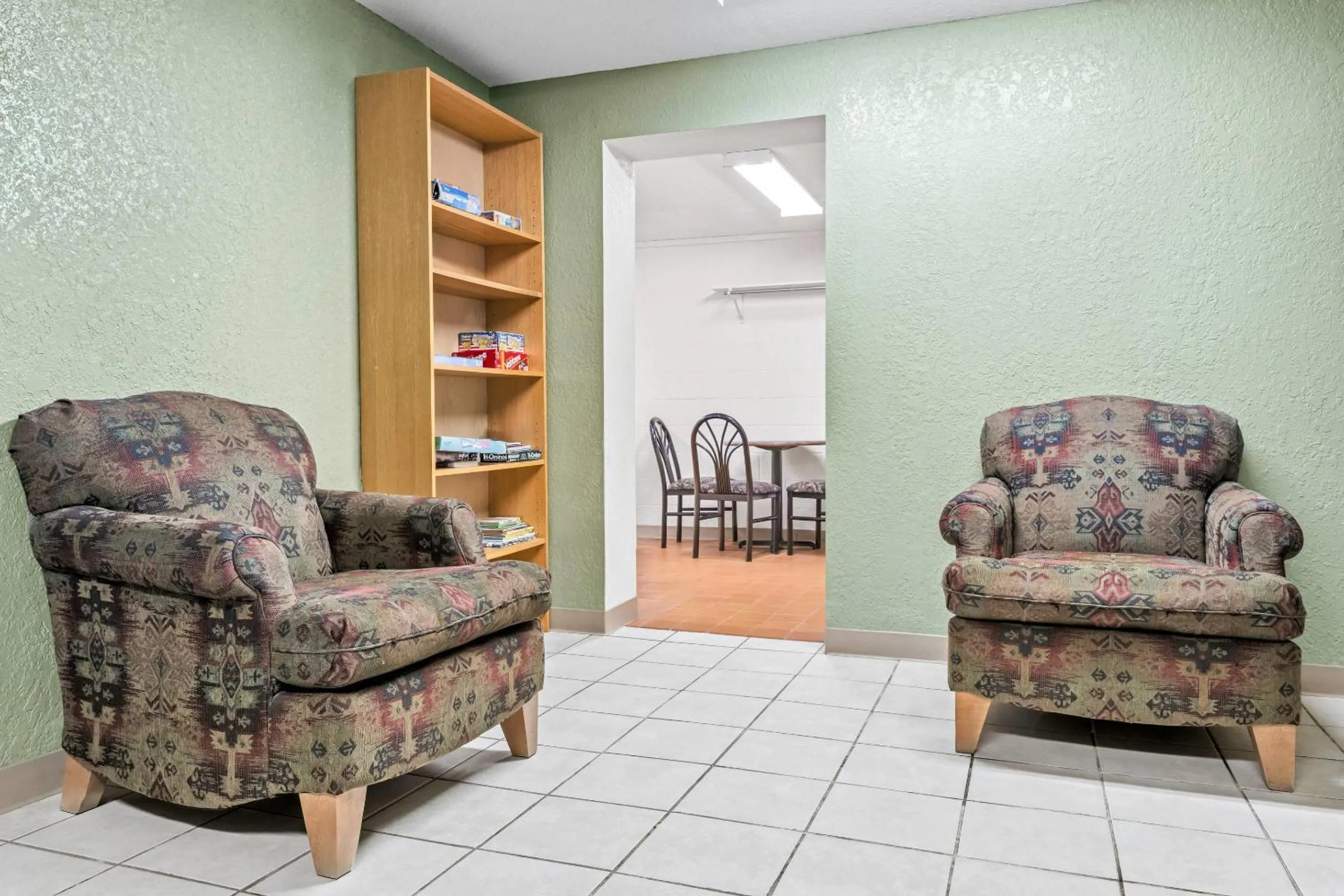 Lobby or reception in Econo Lodge, Downtown Custer Near Custer State Park and Mt Rushmore