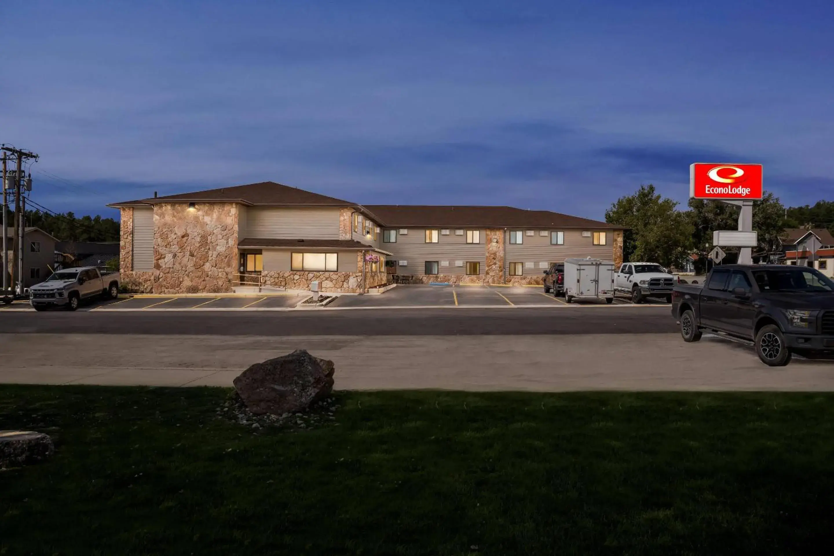Property building in Econo Lodge, Downtown Custer Near Custer State Park and Mt Rushmore Property building in Econo Lodge, Downtown Custer Near Custer State Park and Mt Rushmore