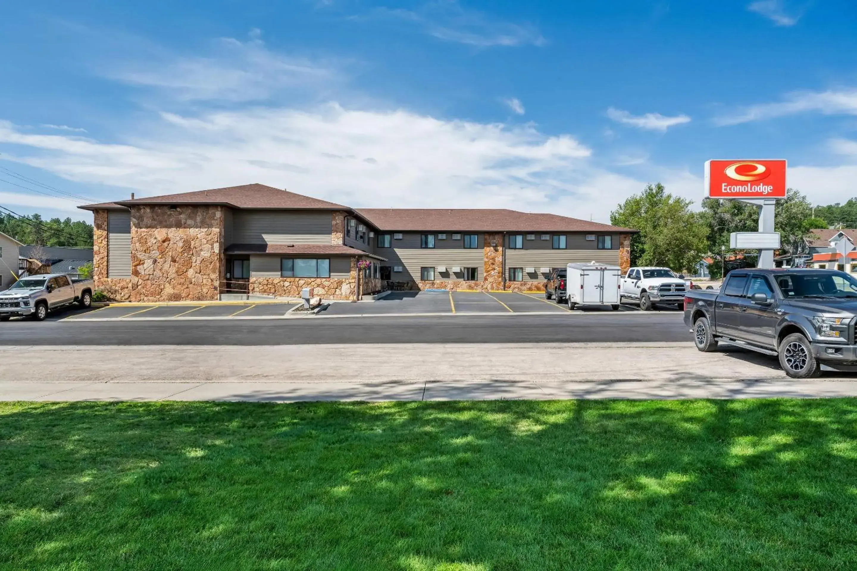 Property building in Econo Lodge, Downtown Custer Near Custer State Park and Mt Rushmore Property building in Econo Lodge, Downtown Custer Near Custer State Park and Mt Rushmore