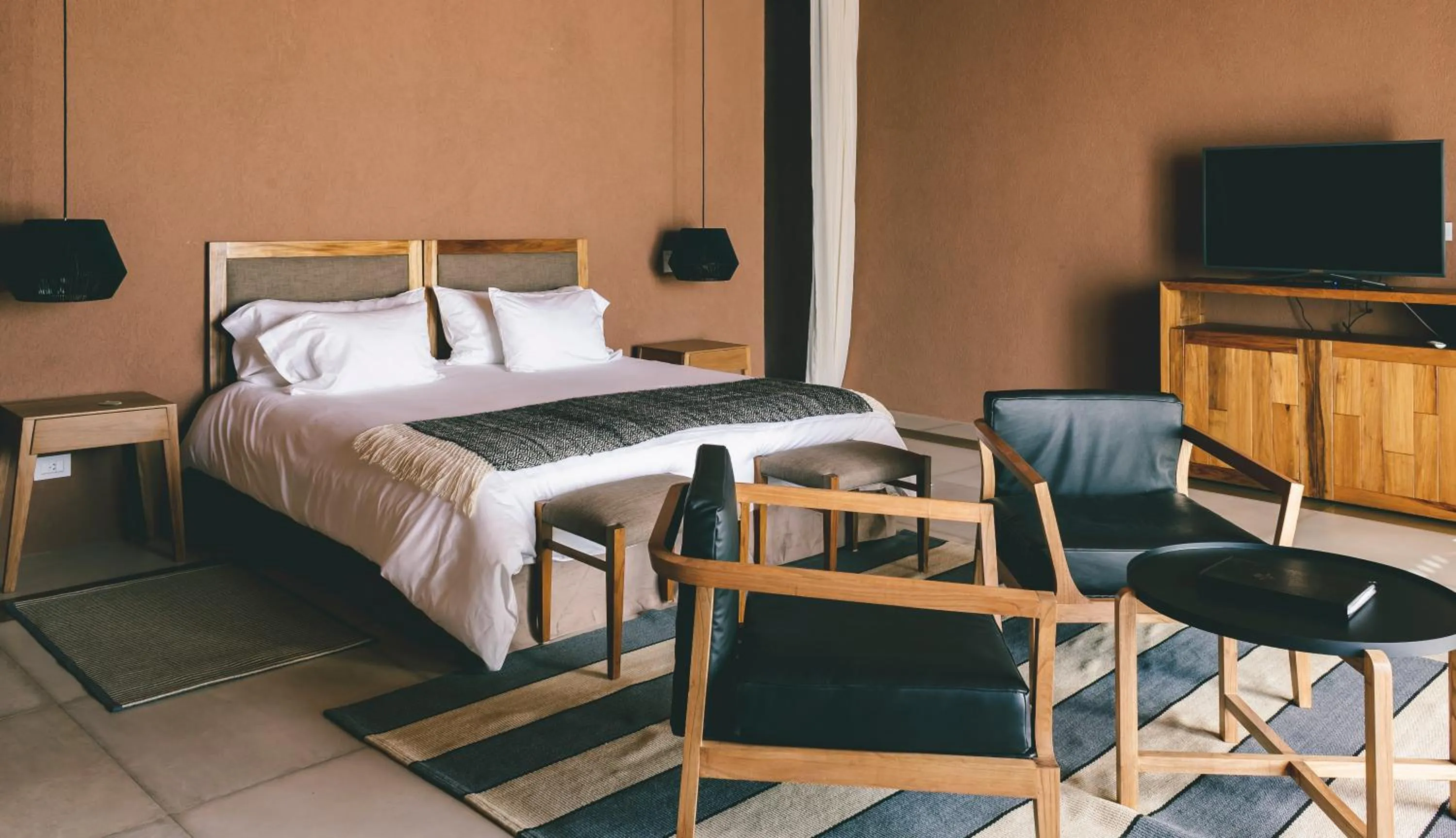 Communal lounge/ TV room, Bed in Rosell Boher Winery Lodge & Spa