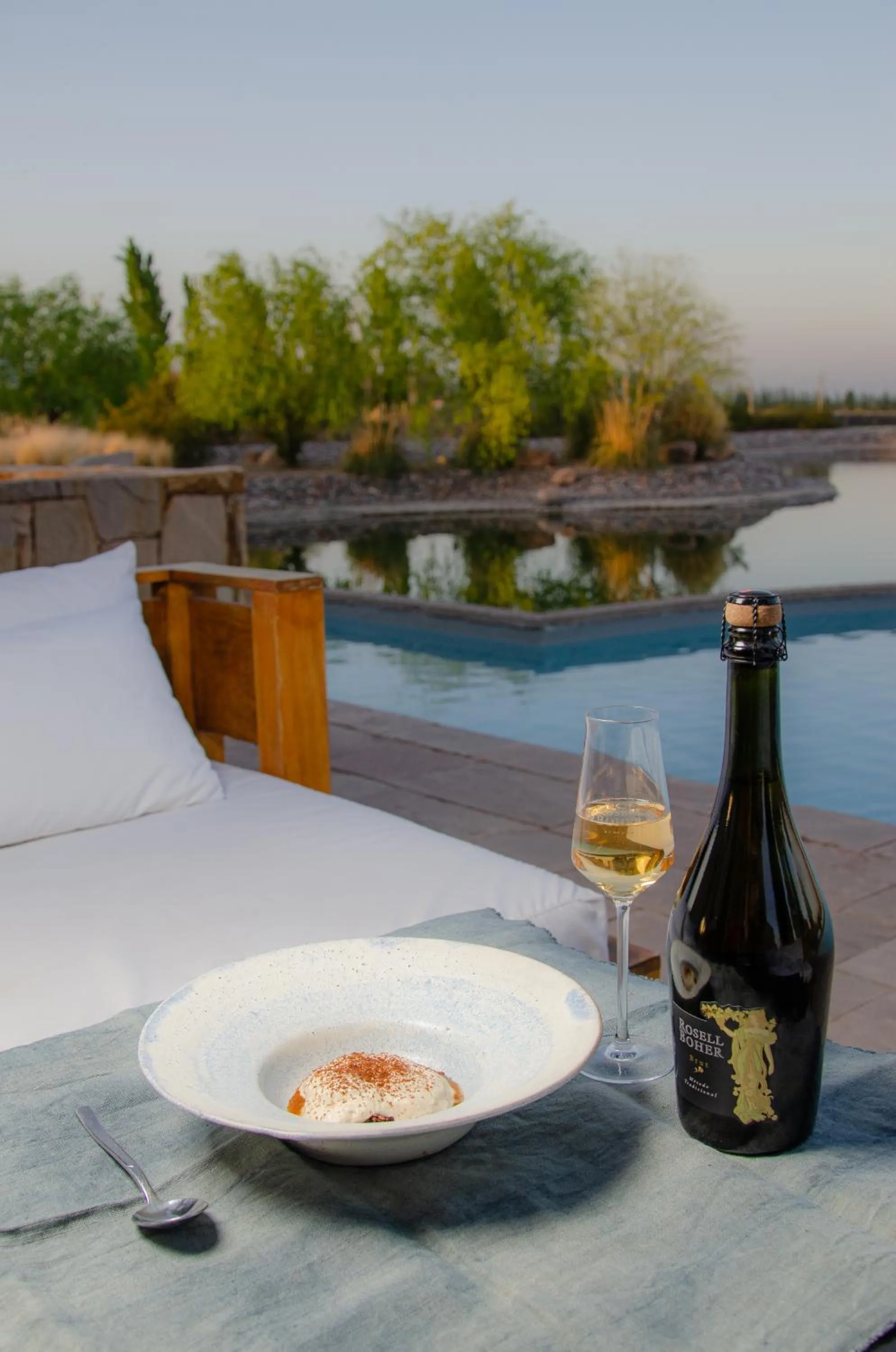 Restaurant/places to eat in Rosell Boher Winery Lodge & Spa