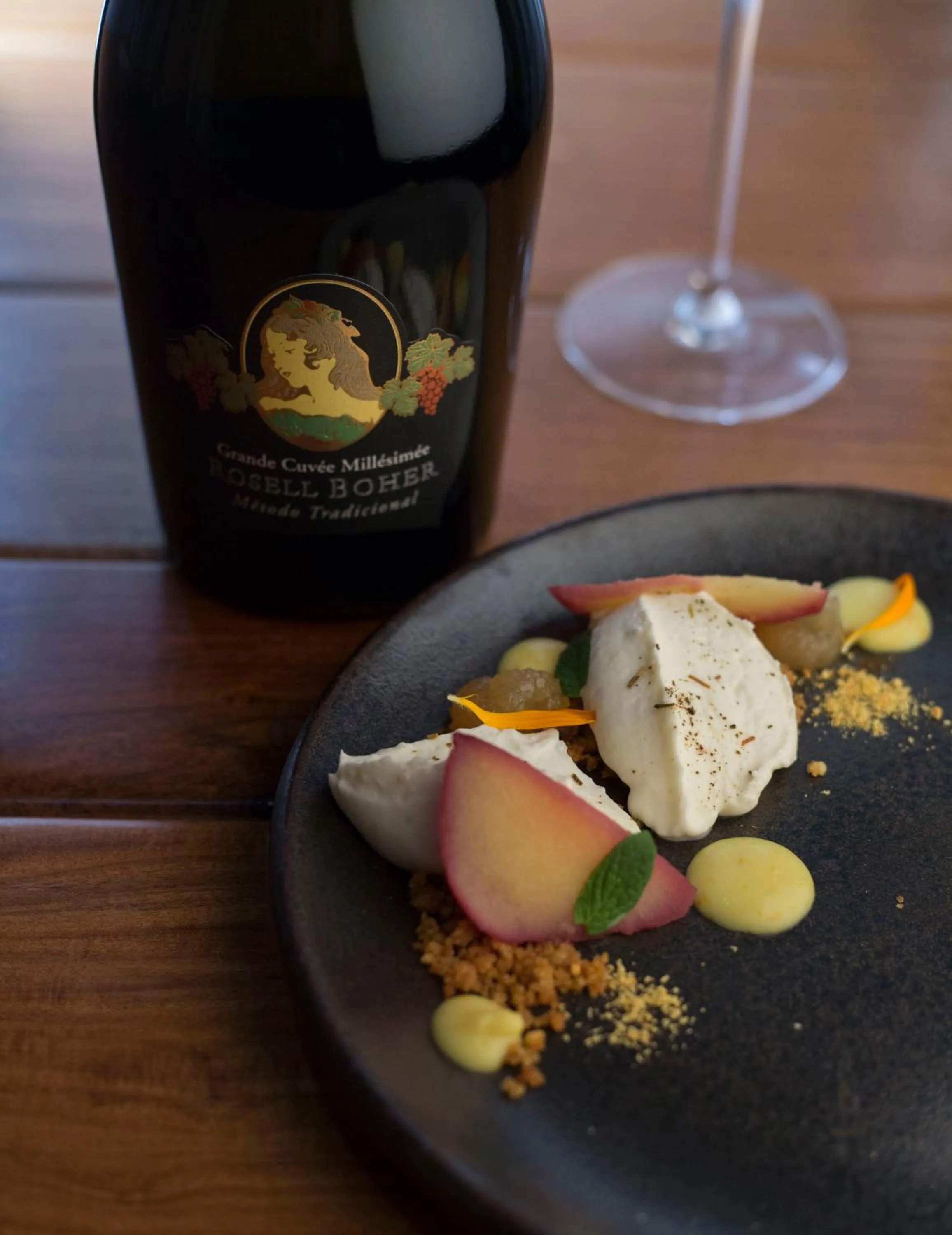 Restaurant/places to eat in Rosell Boher Winery Lodge & Spa