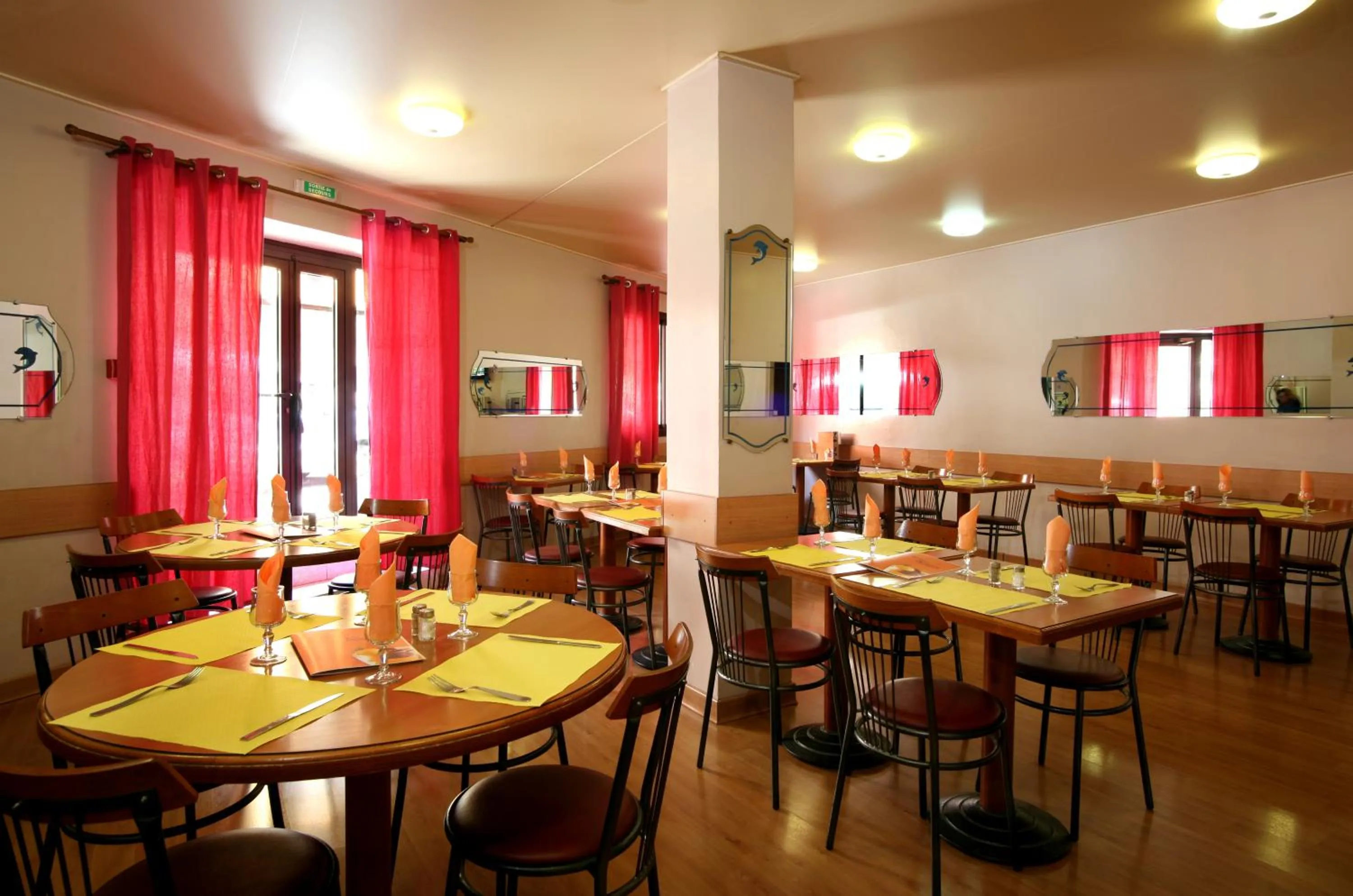 Restaurant/places to eat in Hotel le Dauphin