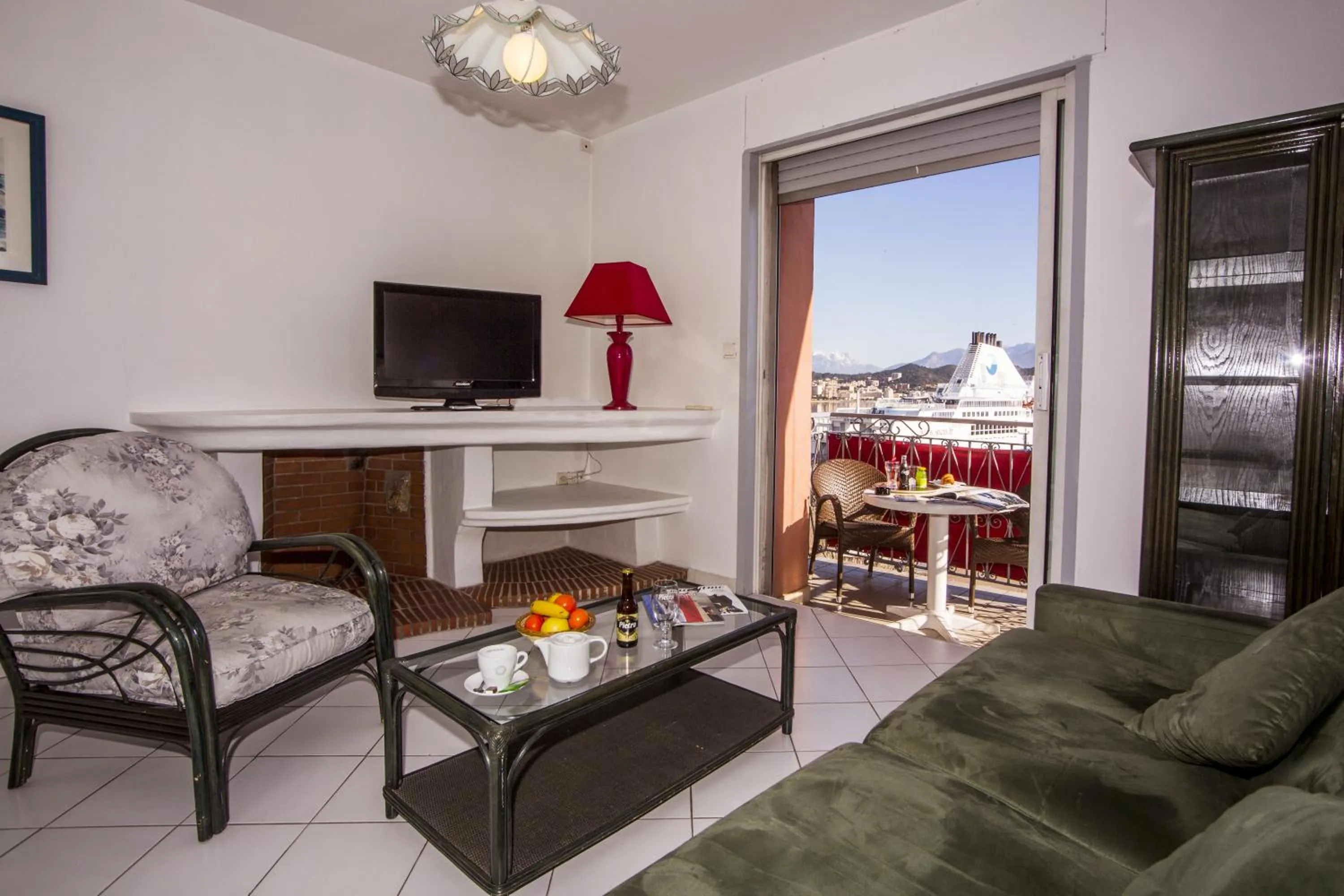 Communal lounge/ TV room in Hotel le Dauphin