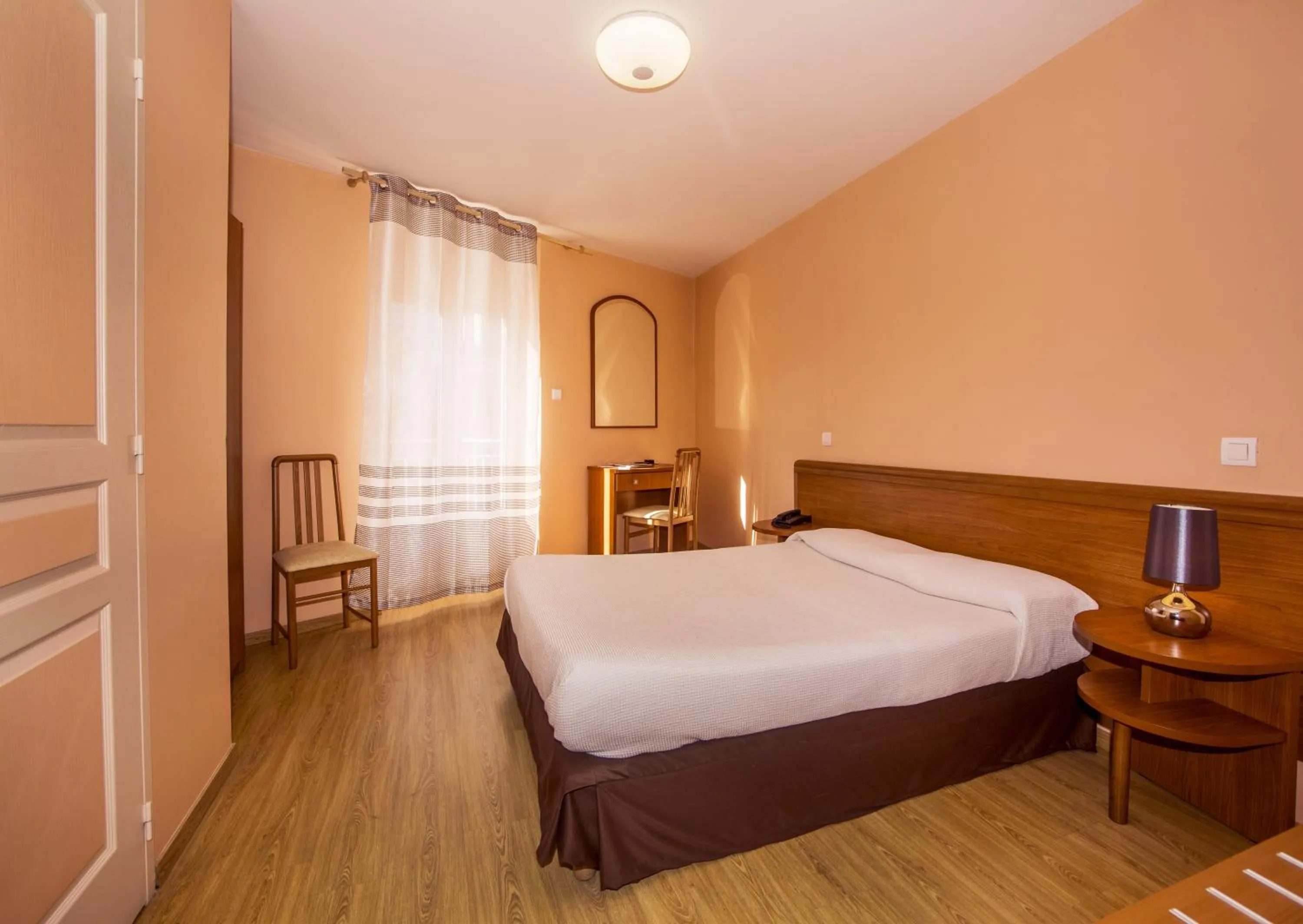 Bedroom in Hotel le Dauphin
