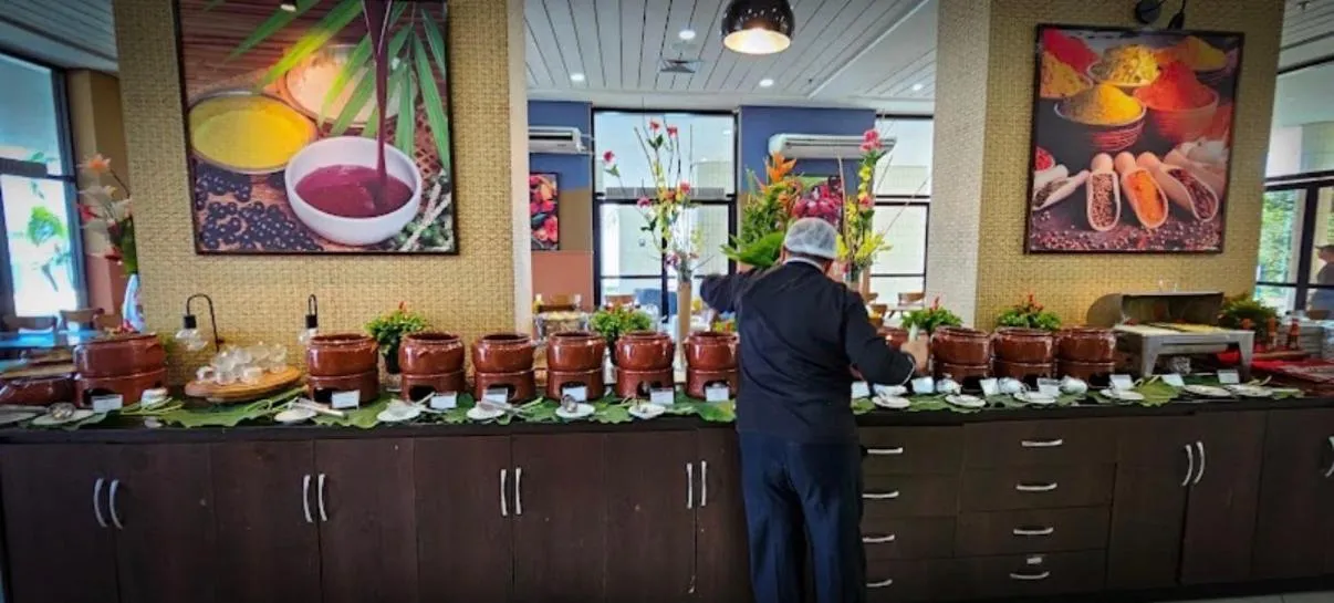 Restaurant/places to eat in Tropical Executive Hotel