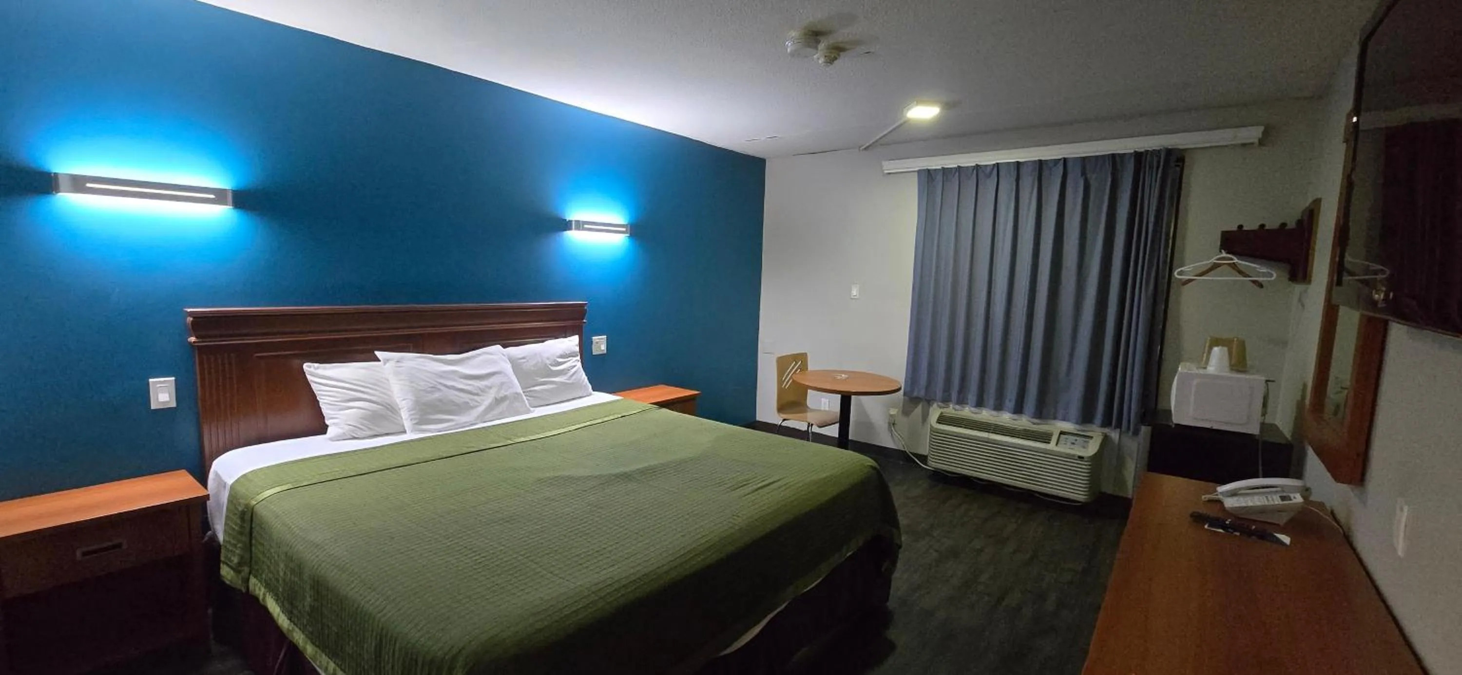 Bedroom, Bed in Avenue Motel