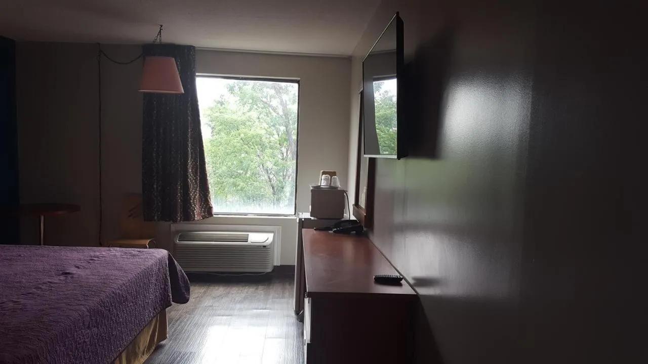 Bedroom, Bed in Avenue Motel