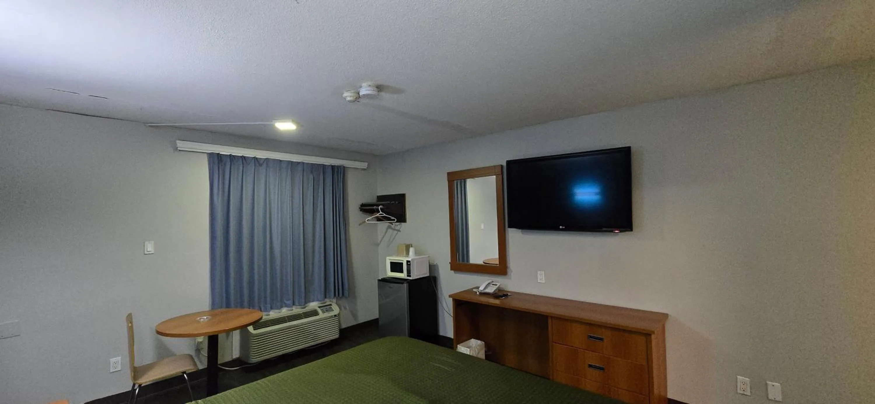 Bedroom in Avenue Motel