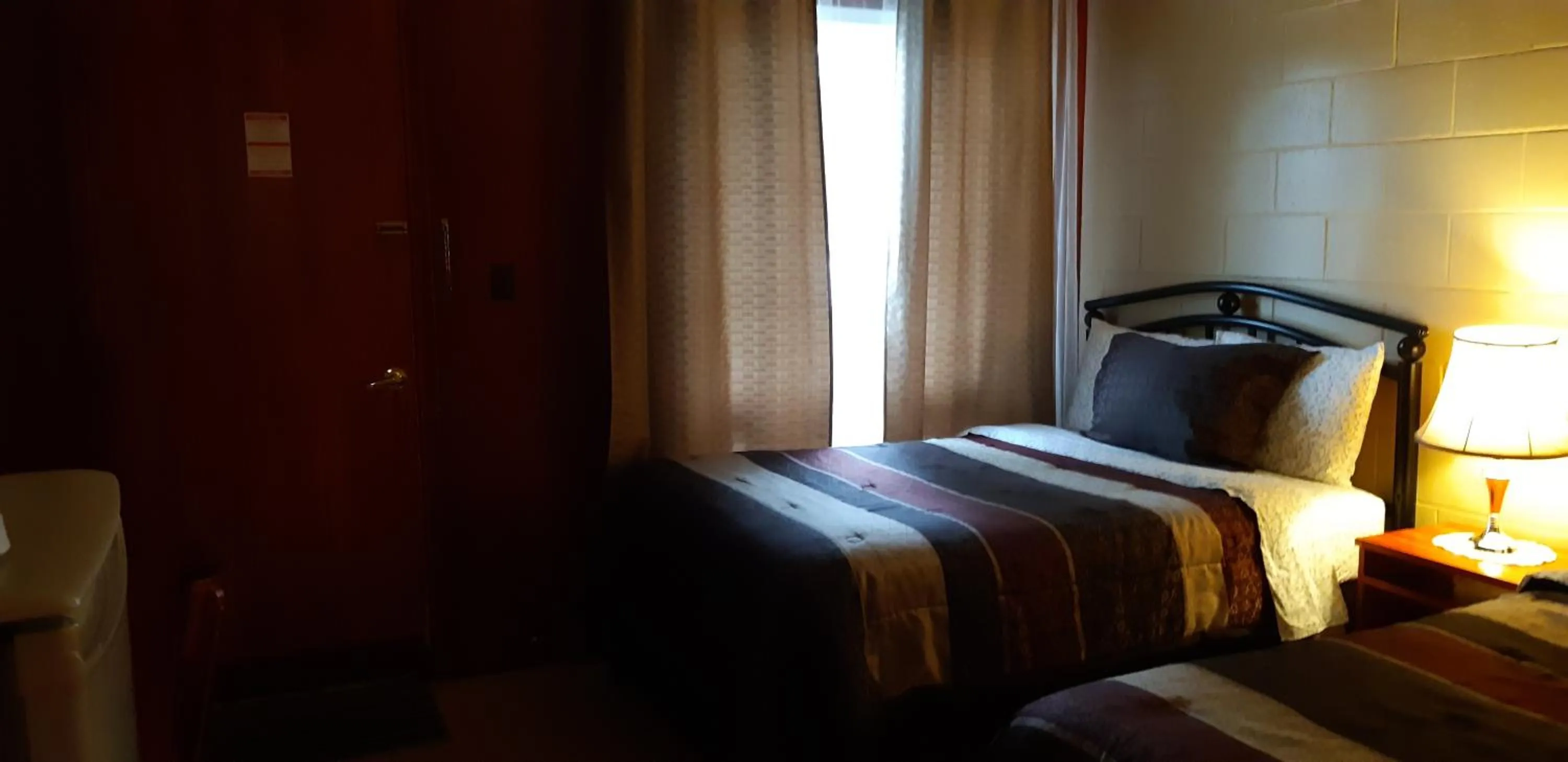 Bed in Pine Grove Motel