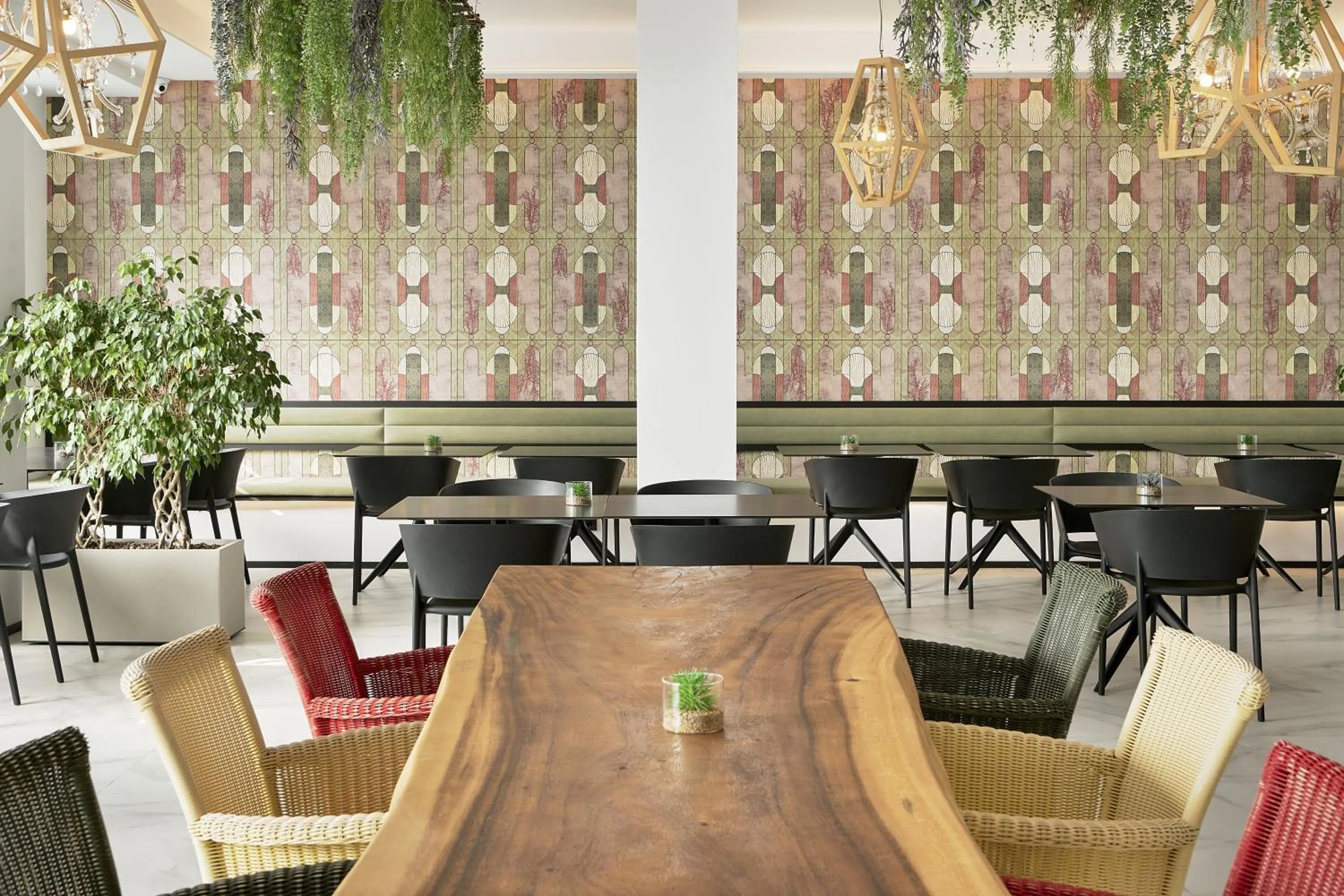 Restaurant/places to eat in Stic Urban Hotel & SPA