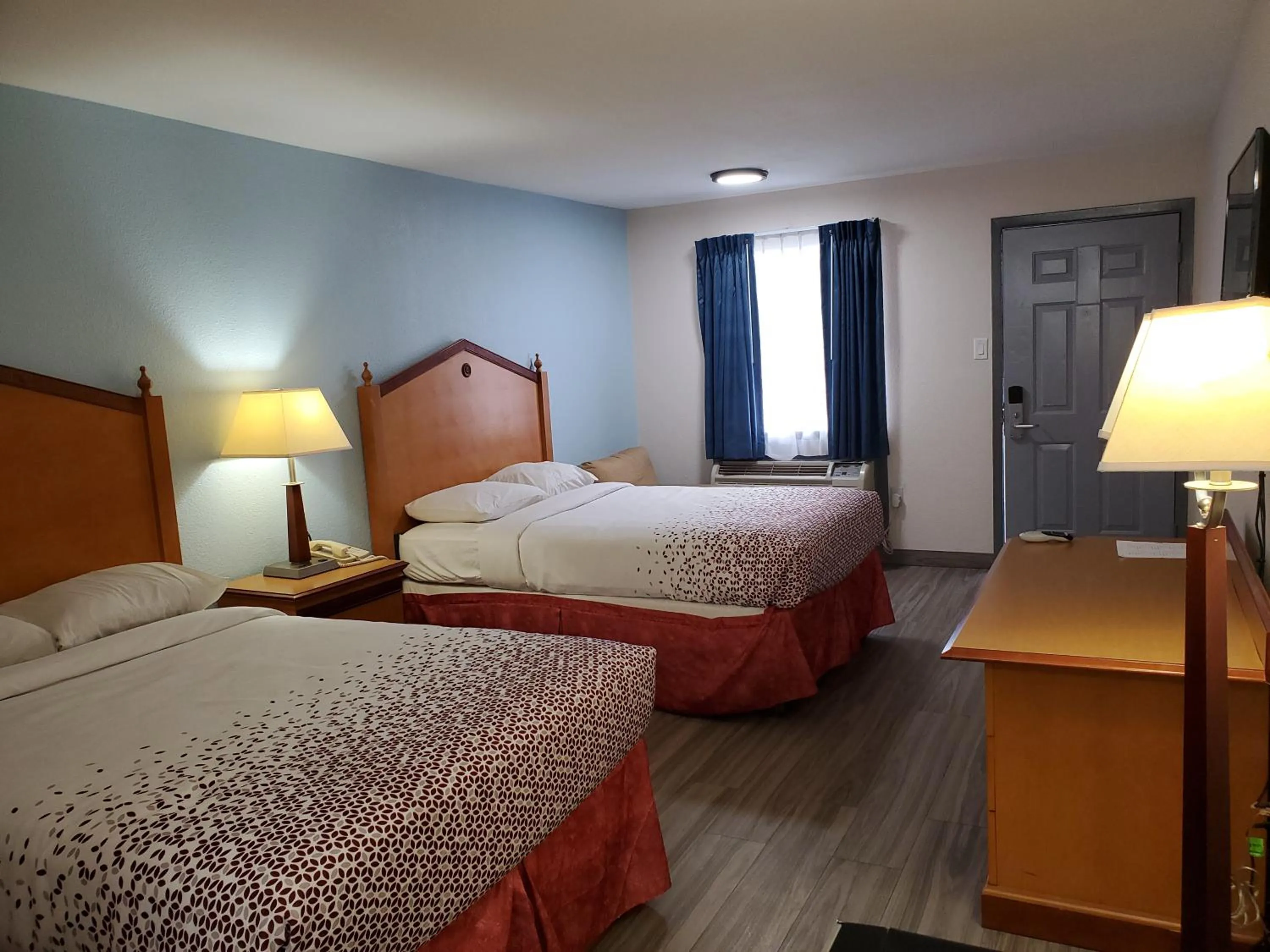 Bedroom, Bed in Travel Inn