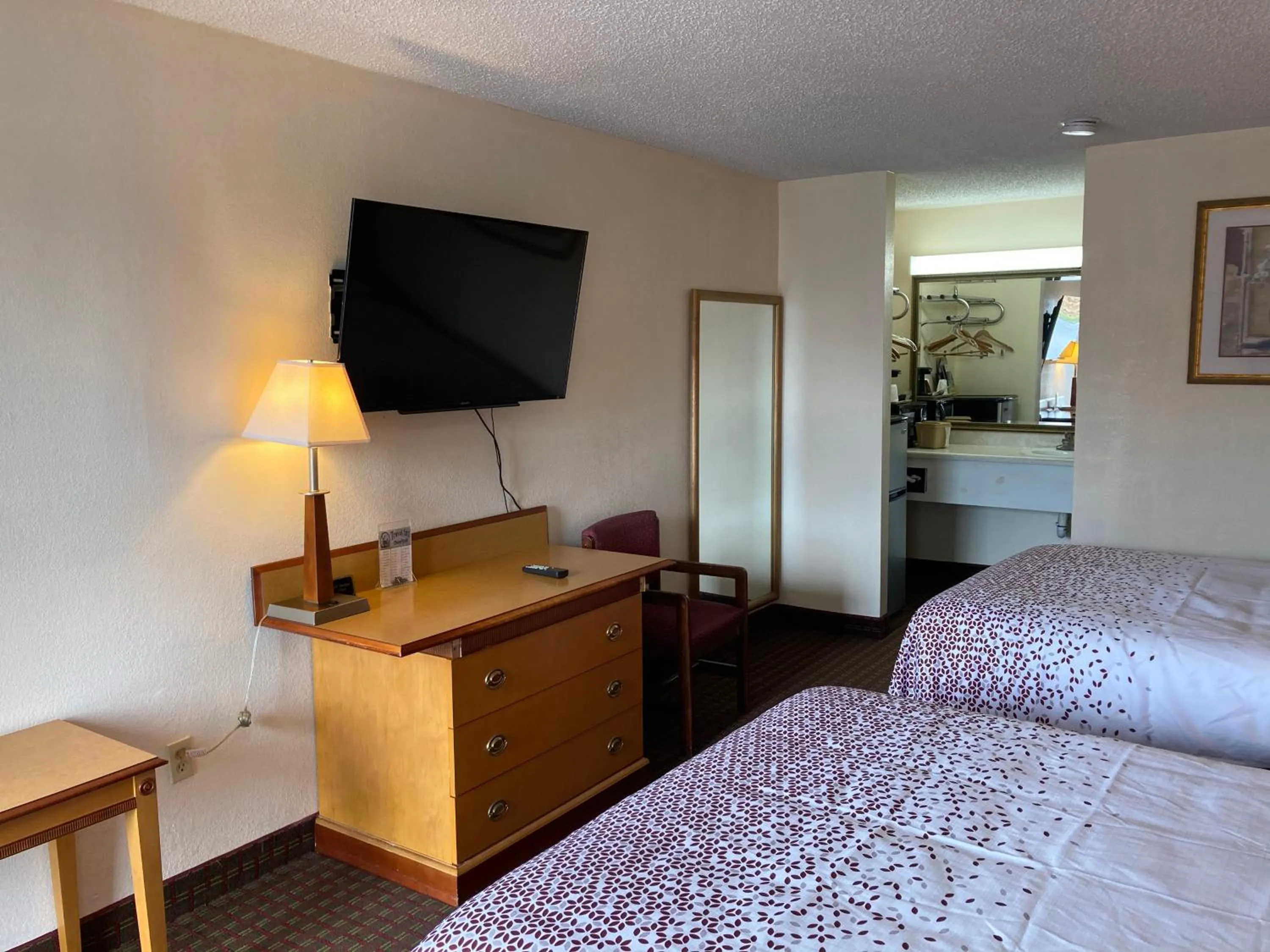 Bedroom, Bed in Travel Inn