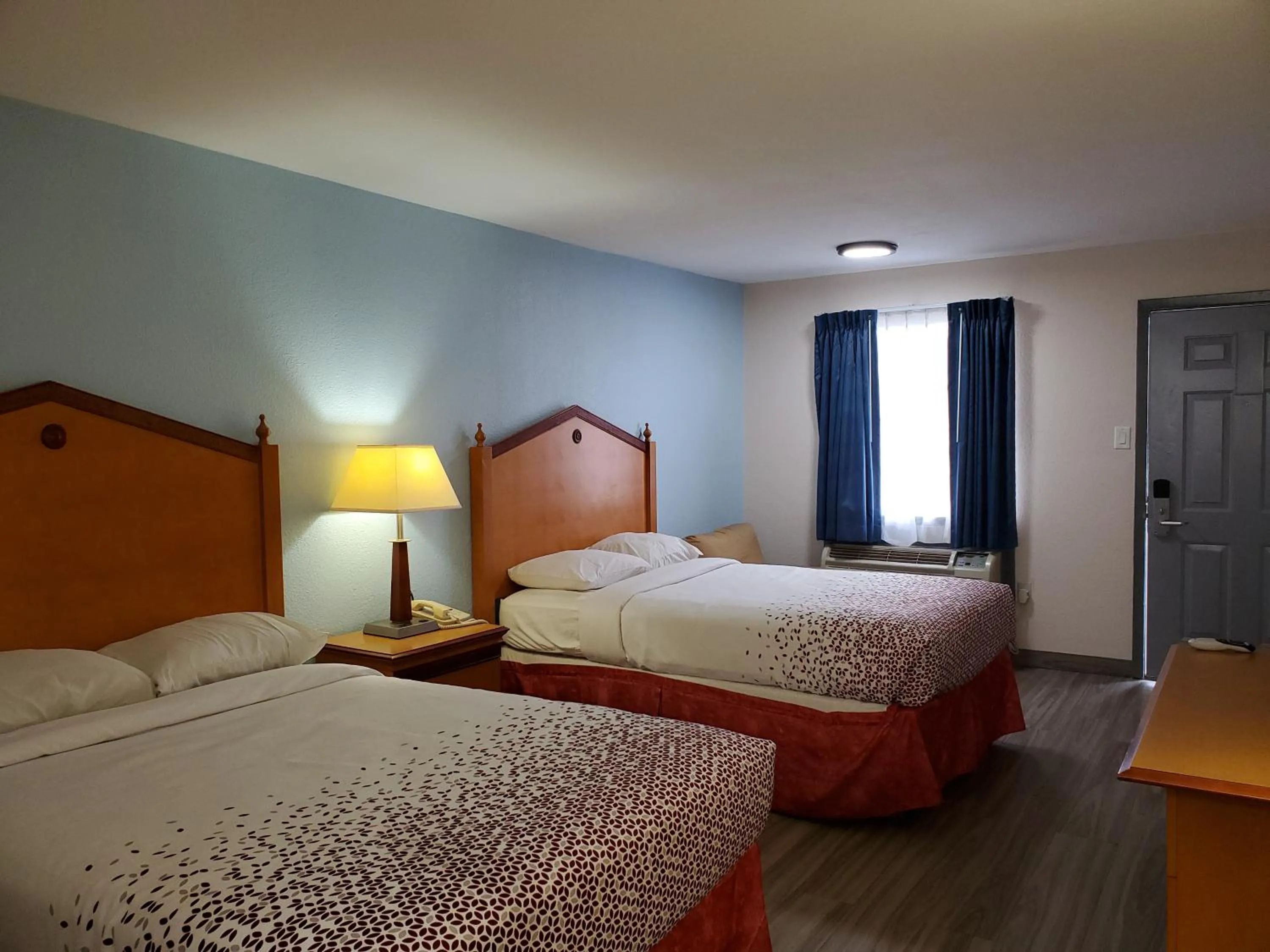 Bedroom, Bed in Travel Inn