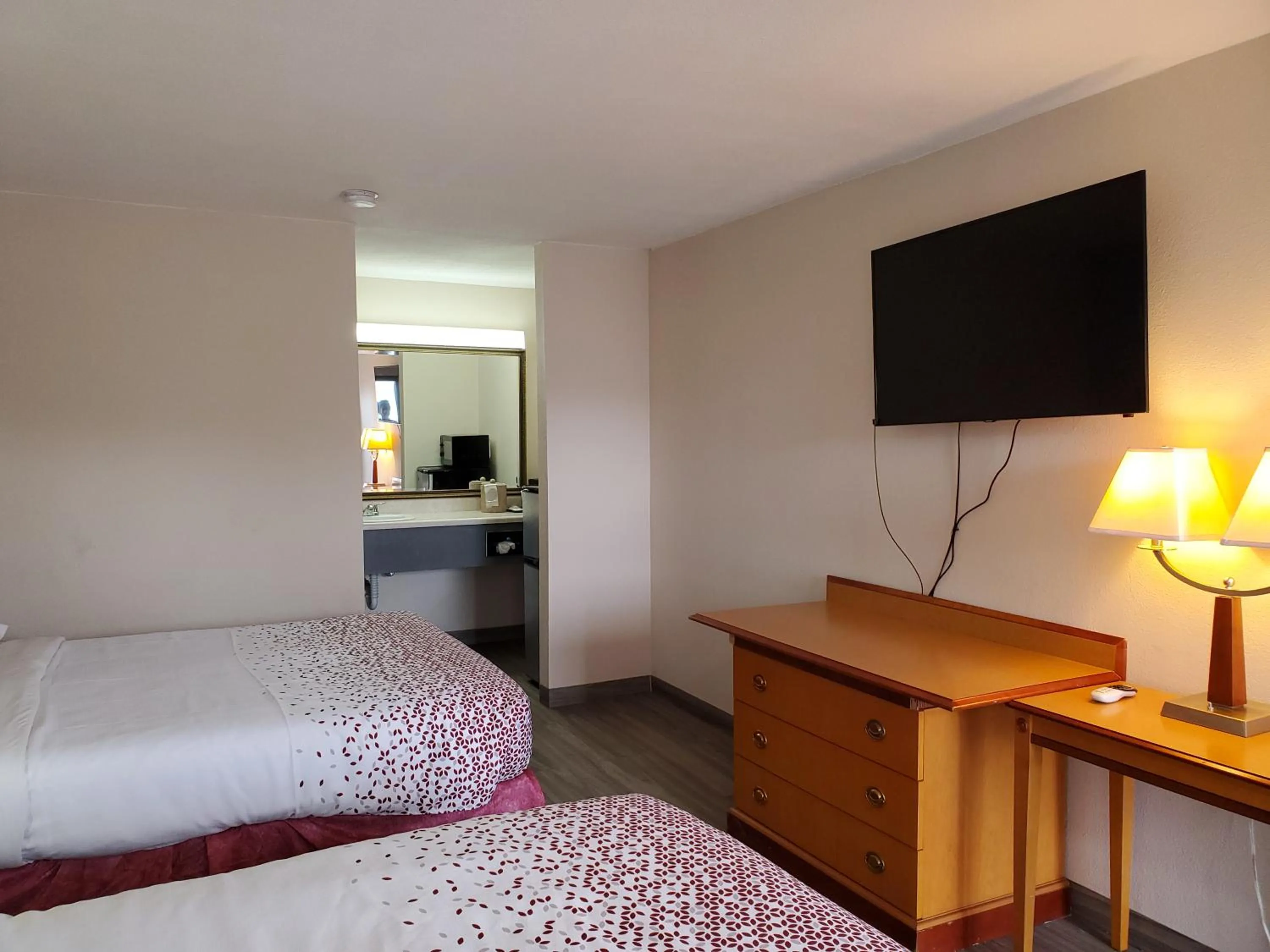 Bedroom, Bed in Travel Inn