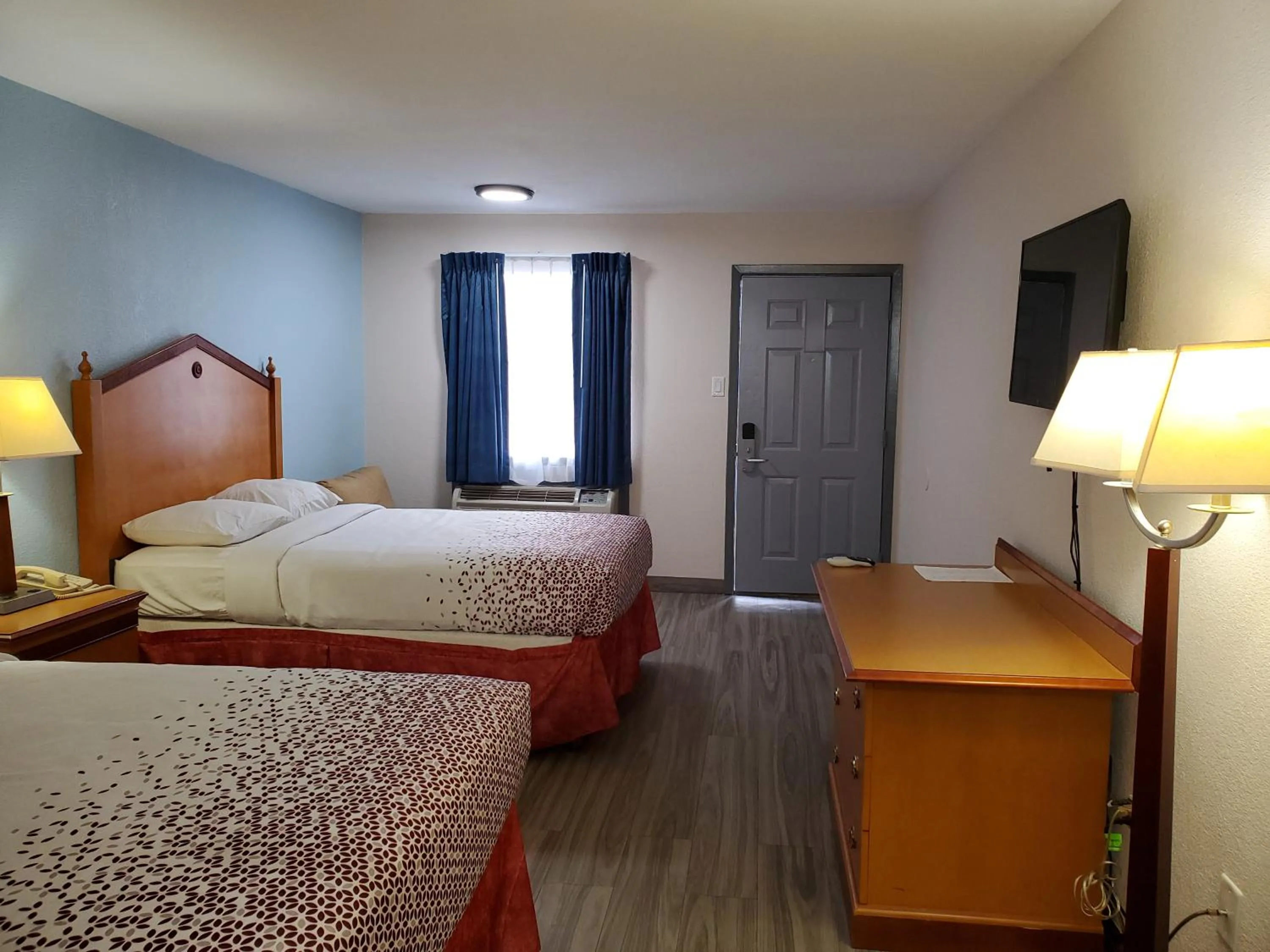 Bedroom, Bed in Travel Inn