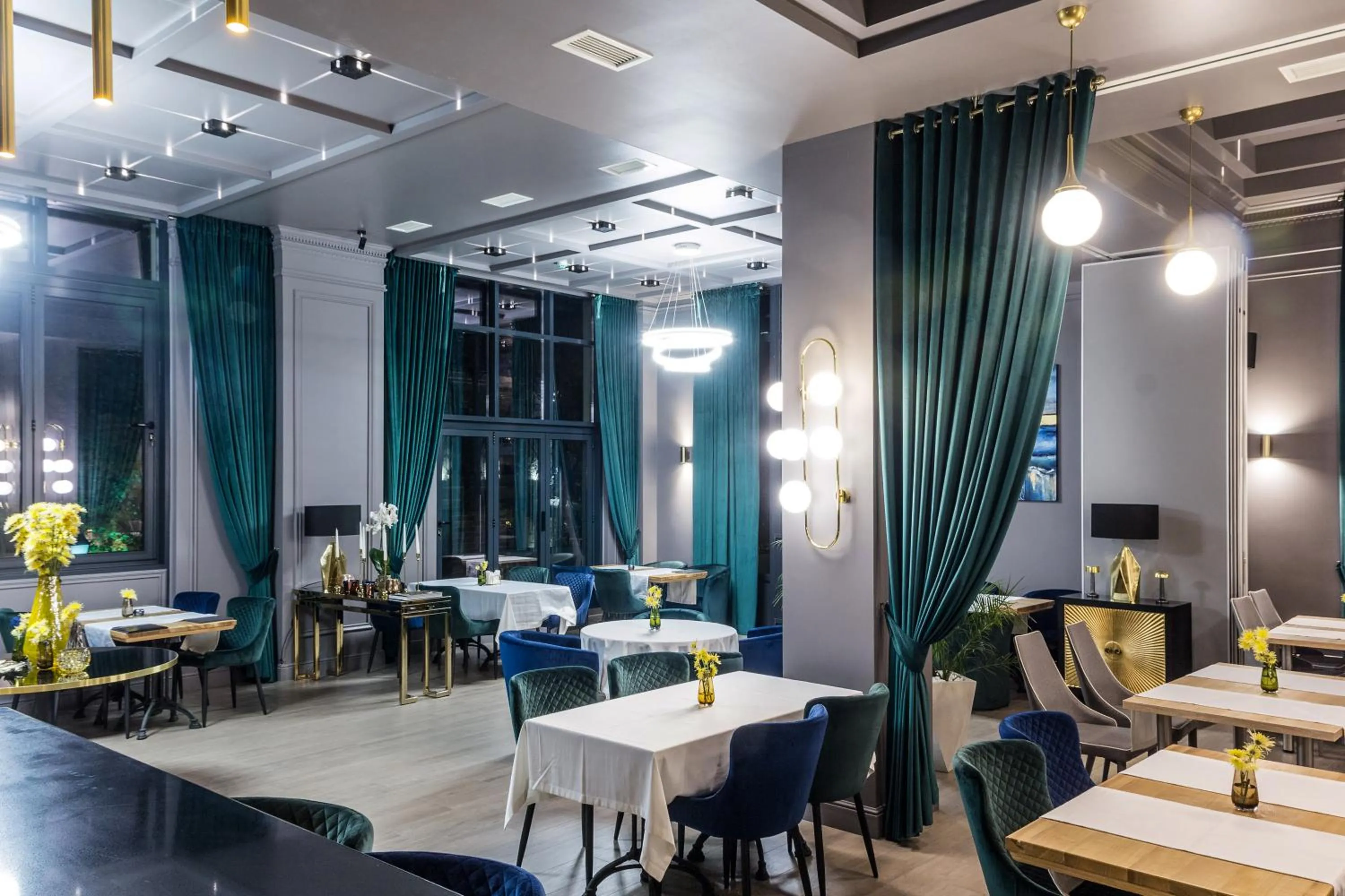 Restaurant/places to eat in City Park Hotel