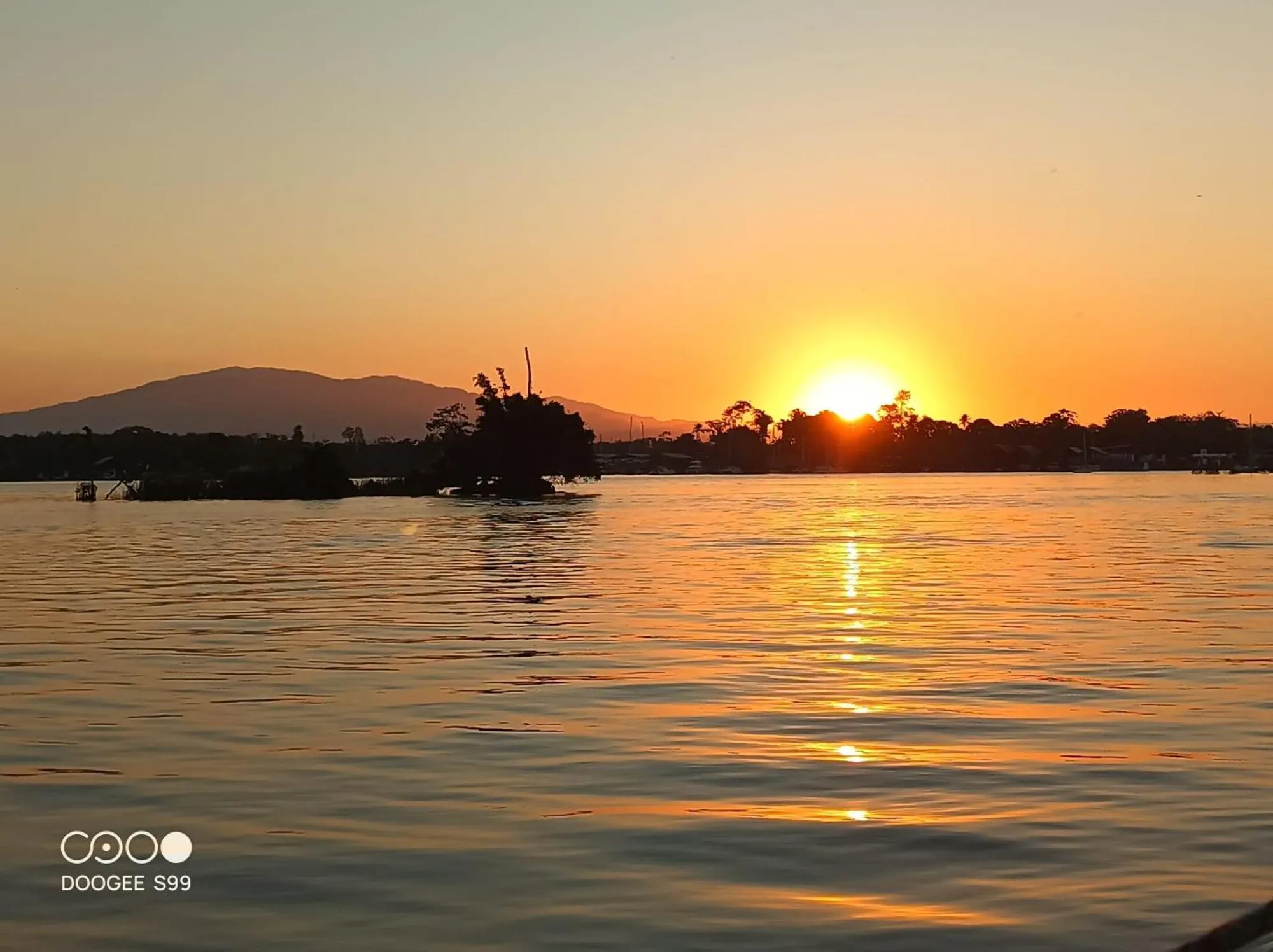 Restaurant/places to eat in Tortugal Boutique River Lodge