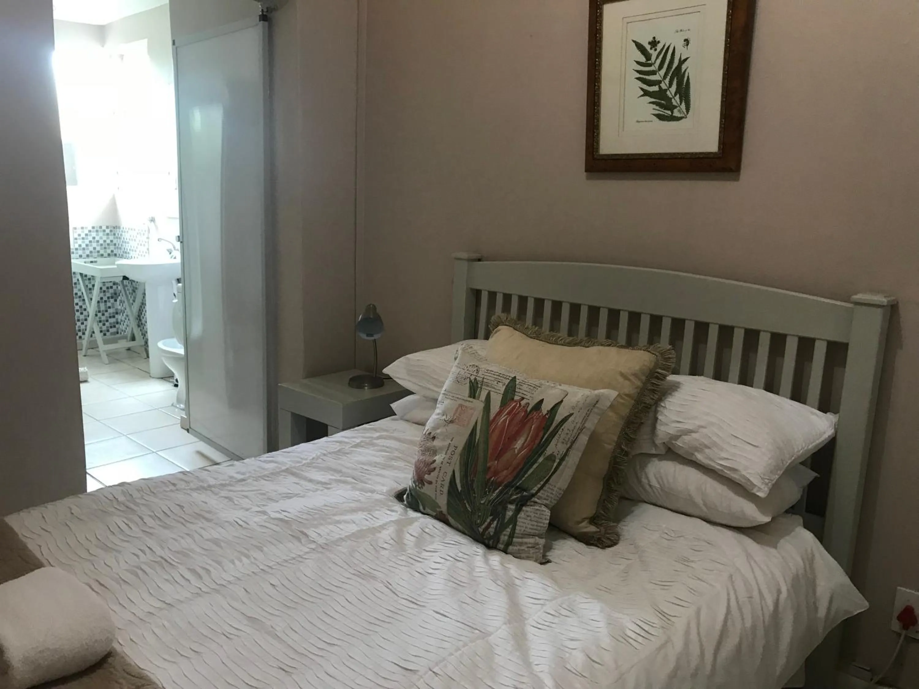 Photo of the whole room, Bed in Life on 3rd