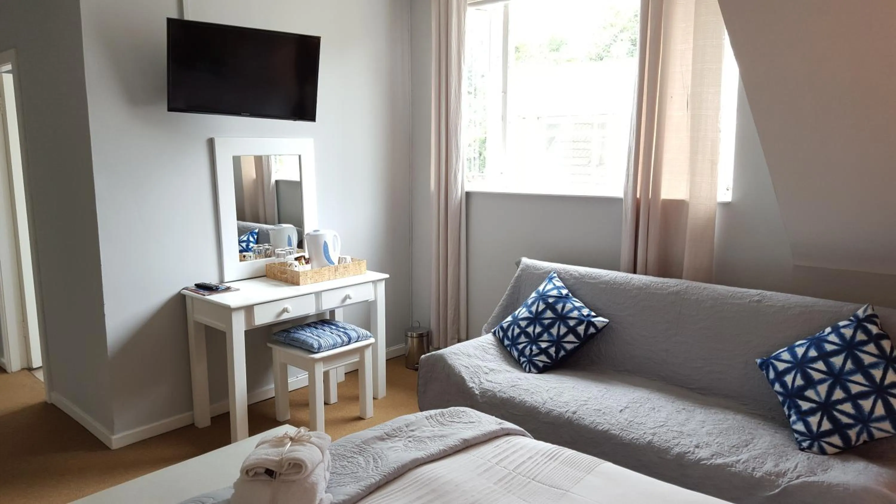 Seating area, Bed in Life on 3rd