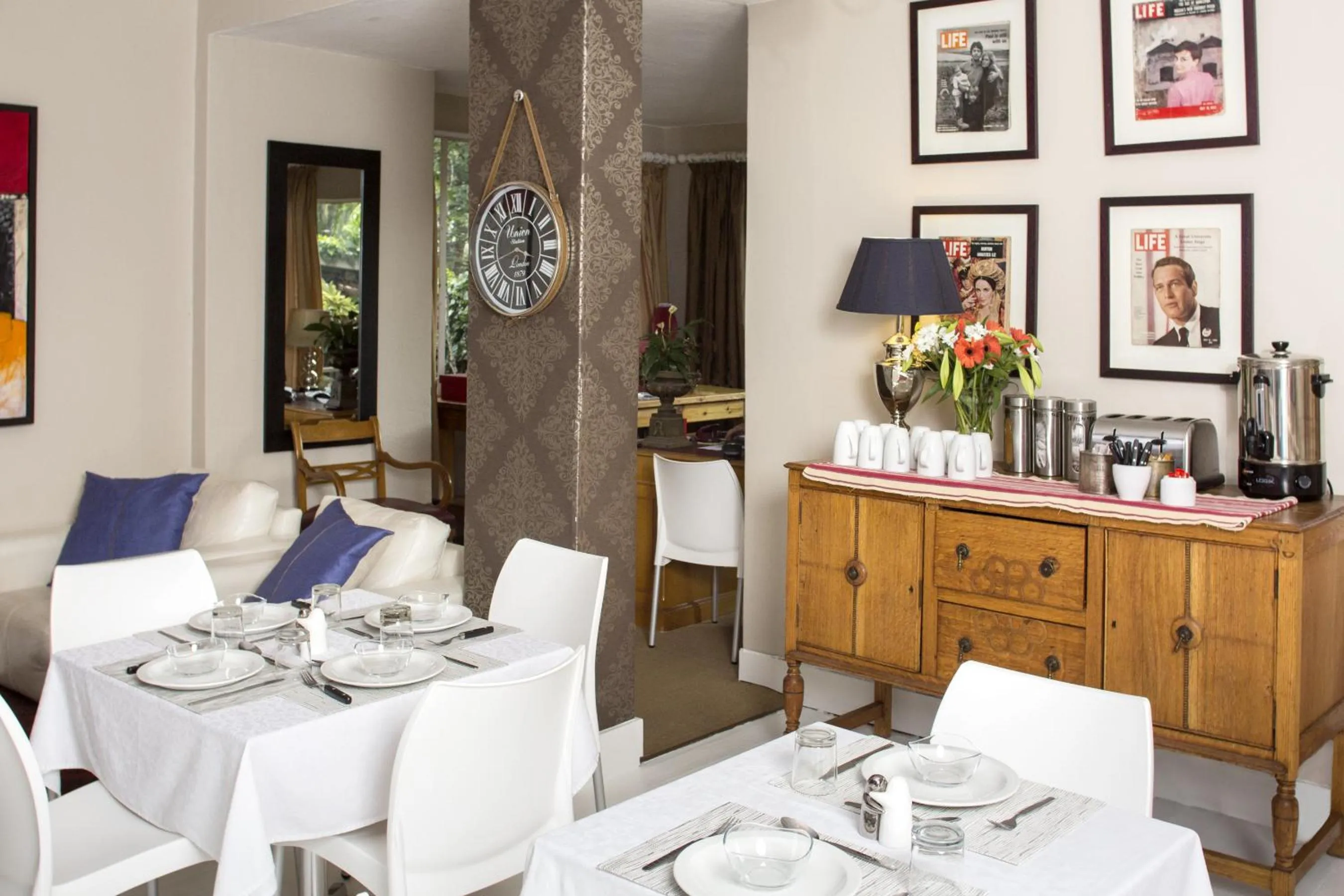 Lounge or bar in Life on 3rd