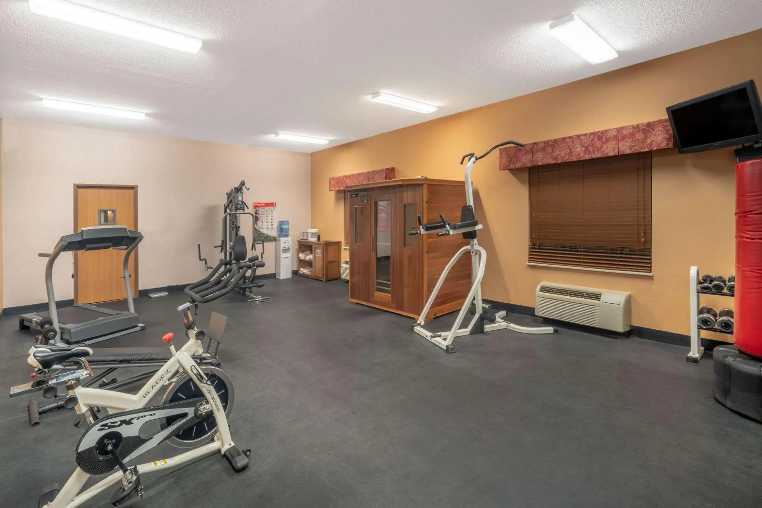 Fitness centre/facilities in Baymont by Wyndham Albany Fitness centre/facilities in Baymont by Wyndham Albany