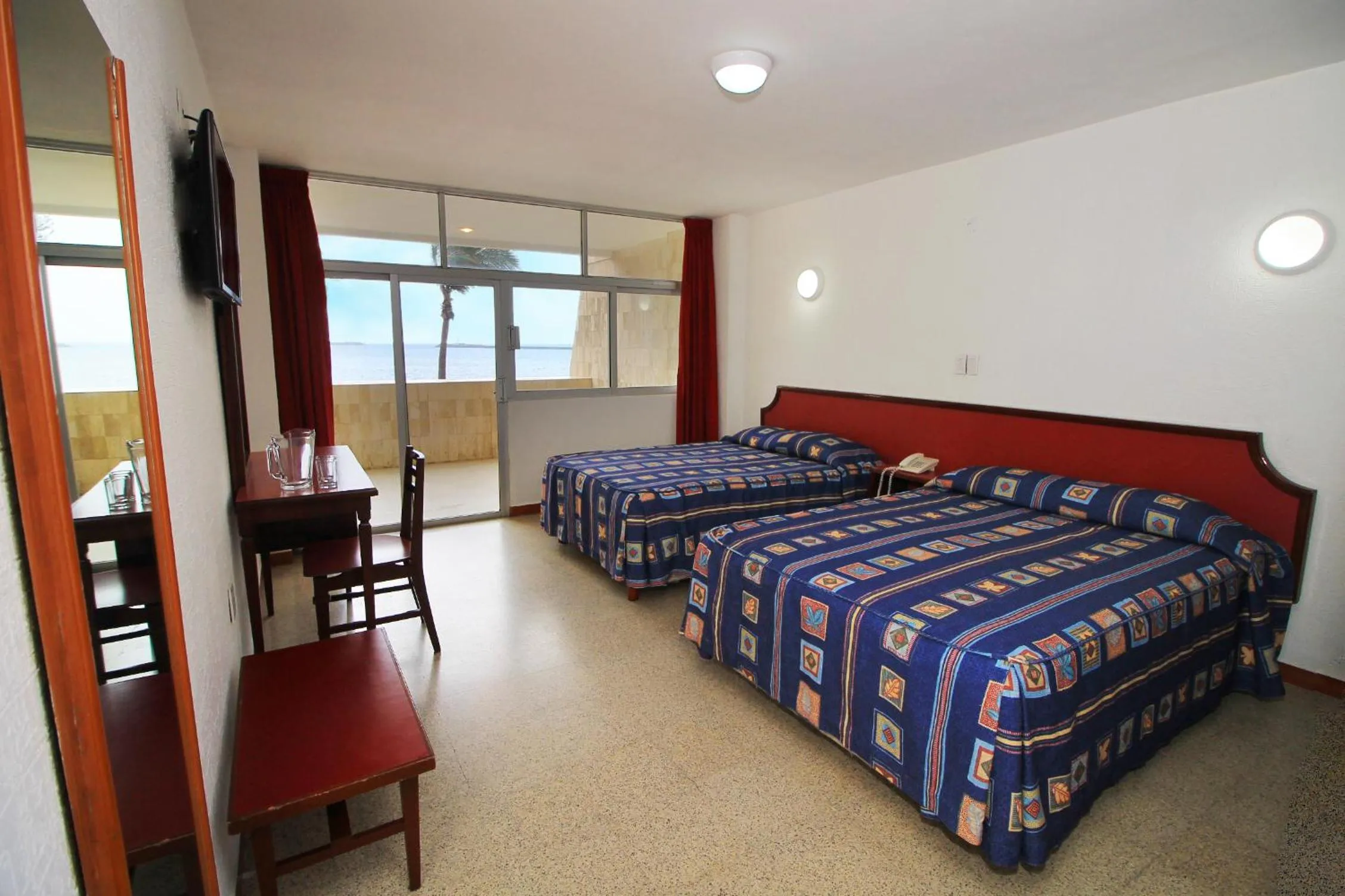 Photo of the whole room, Bed in Hotel Royalty