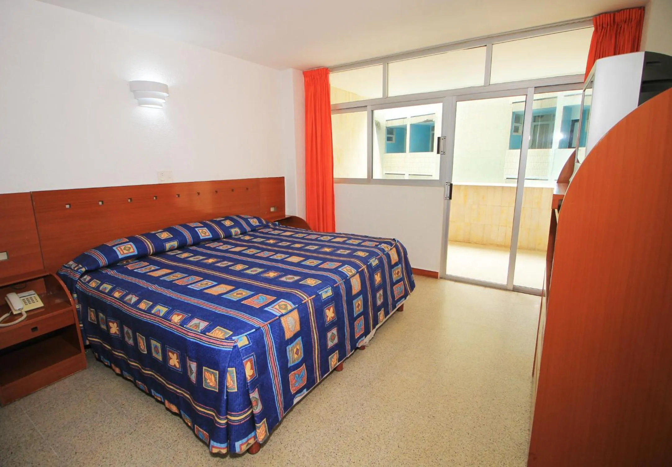 Photo of the whole room, Bed in Hotel Royalty