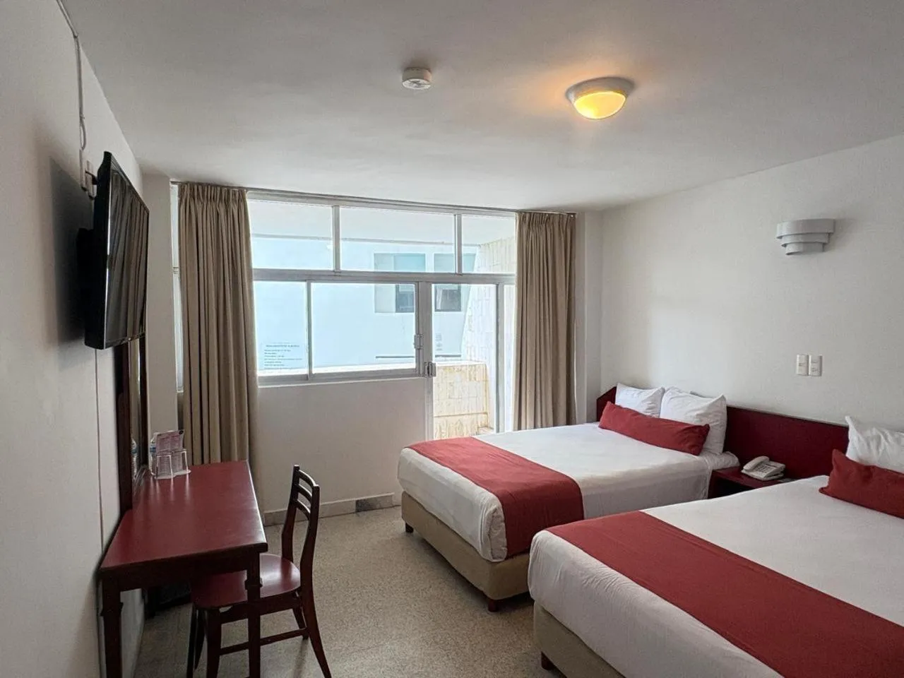 Photo of the whole room, Bed in Hotel Royalty