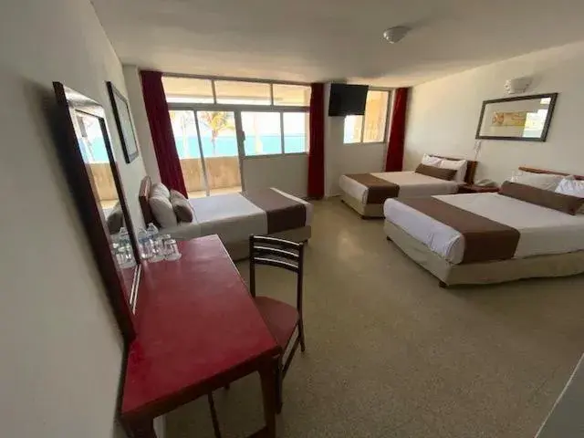 Standard Triple Room with Sea View in Hotel Royalty Standard Triple Room with Sea View in Hotel Royalty