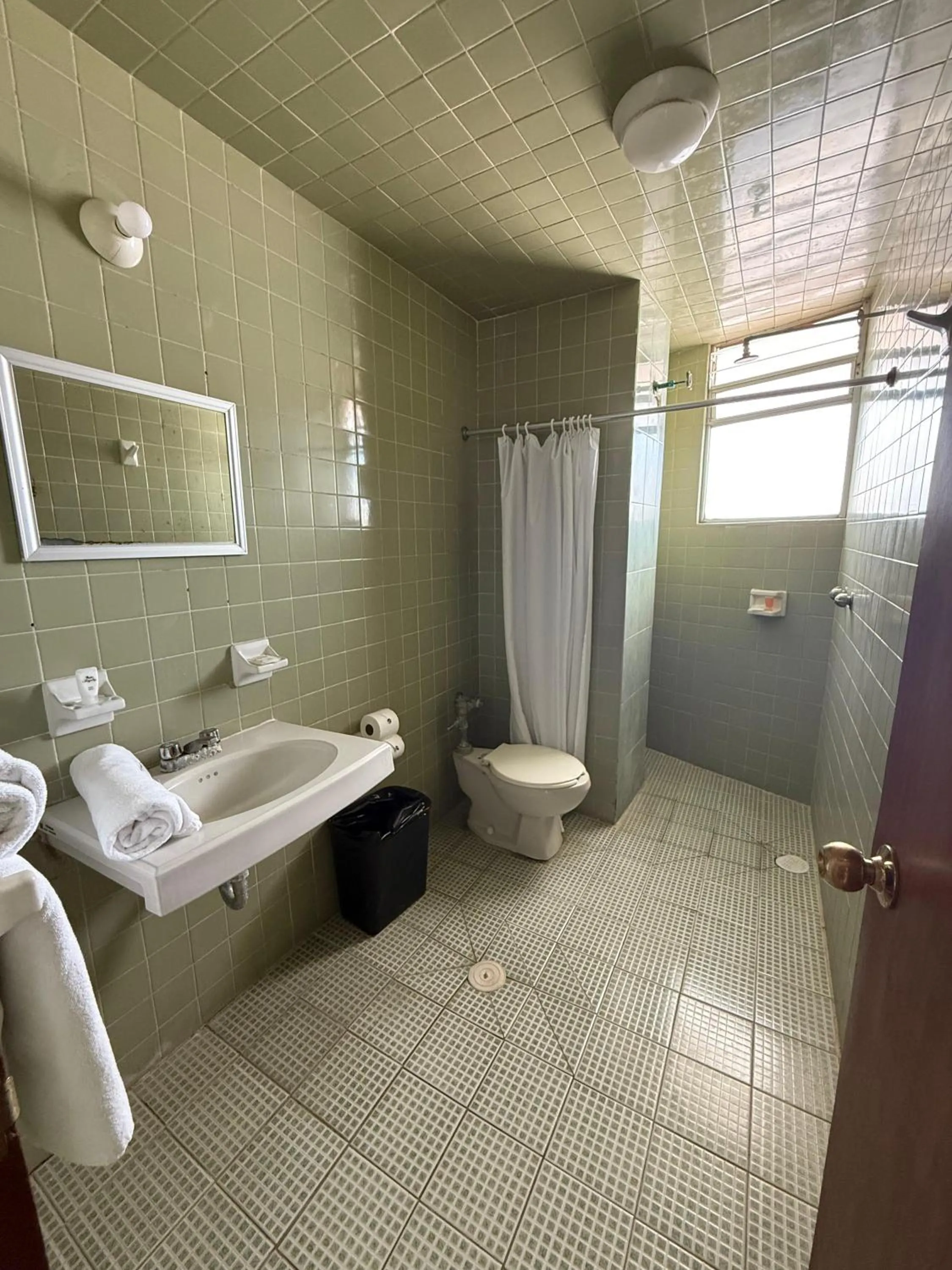 Bathroom in Hotel Royalty