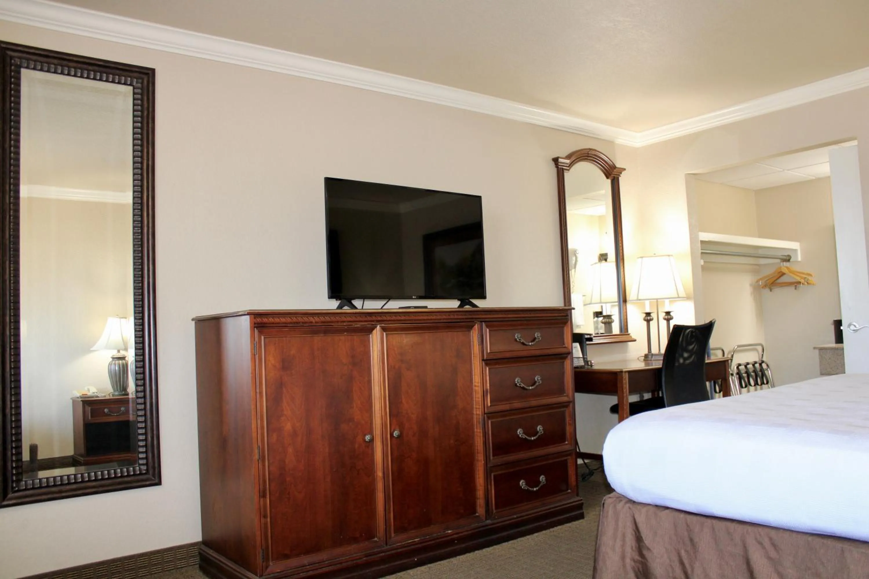 Bed in Baymont by Wyndham McAlester Hwy 69