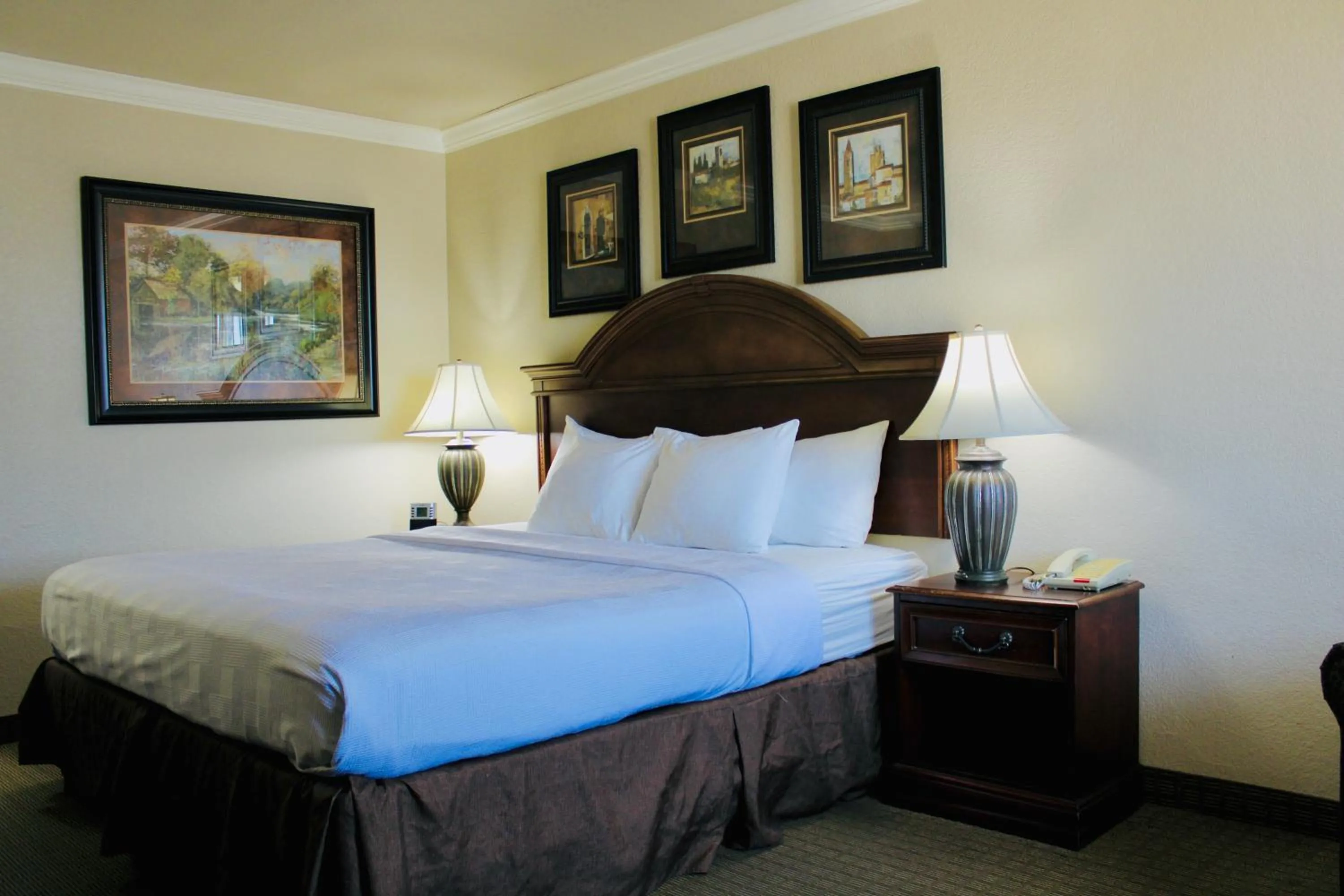 Bed in Baymont by Wyndham McAlester Hwy 69