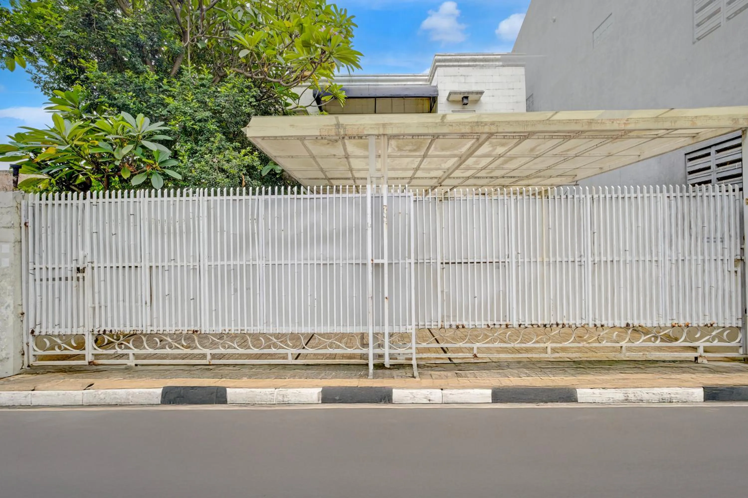 Property building in Hotel O near RS Fatmawati formerly White House