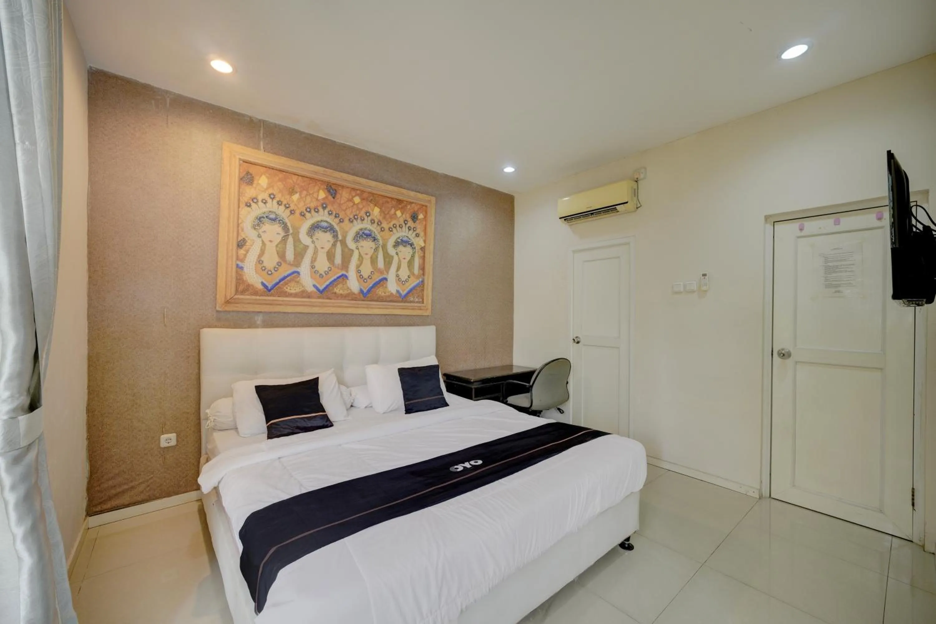 Bedroom, Bed in Hotel O near RS Fatmawati formerly White House