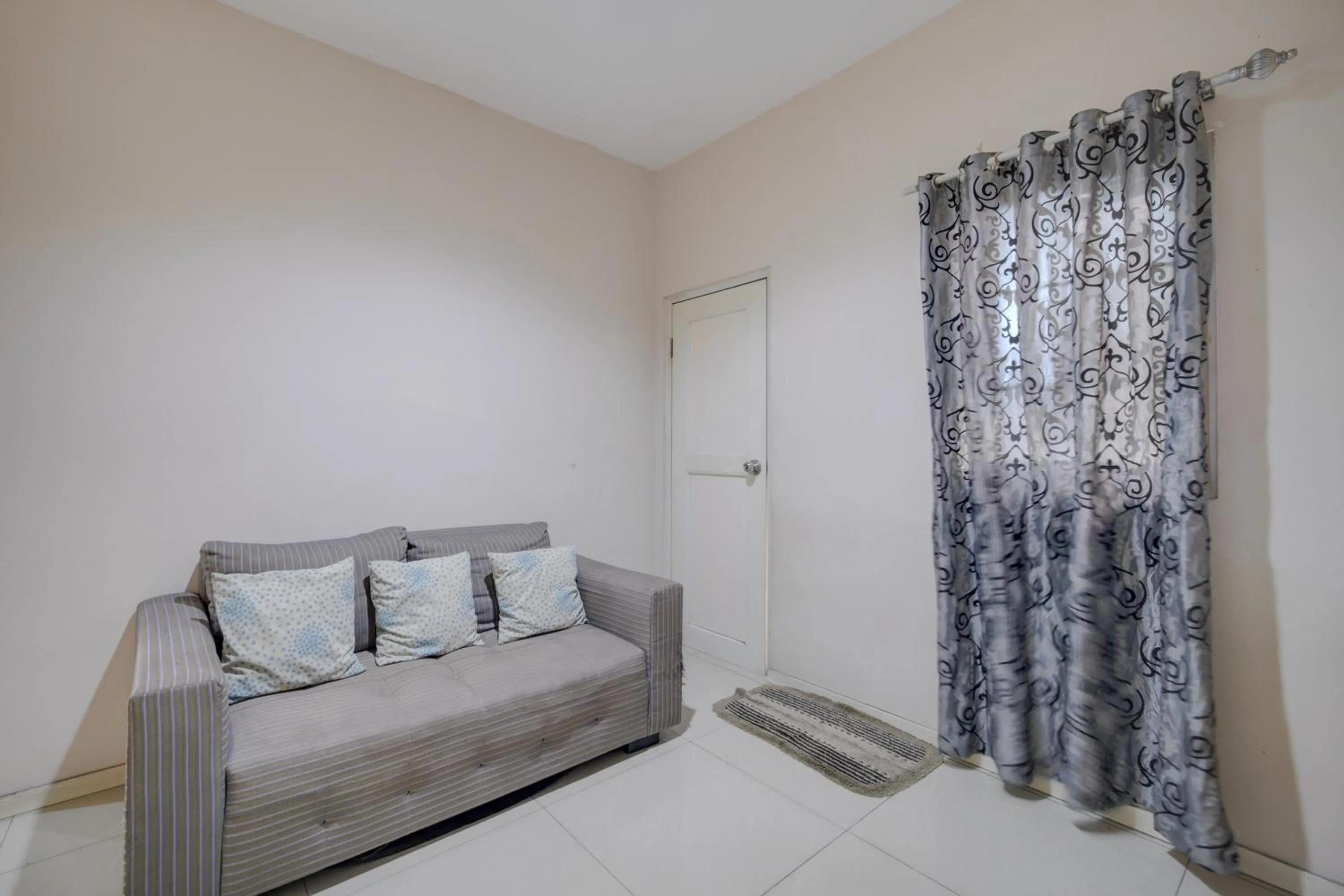 Area and facilities, Bed in Hotel O near RS Fatmawati formerly White House