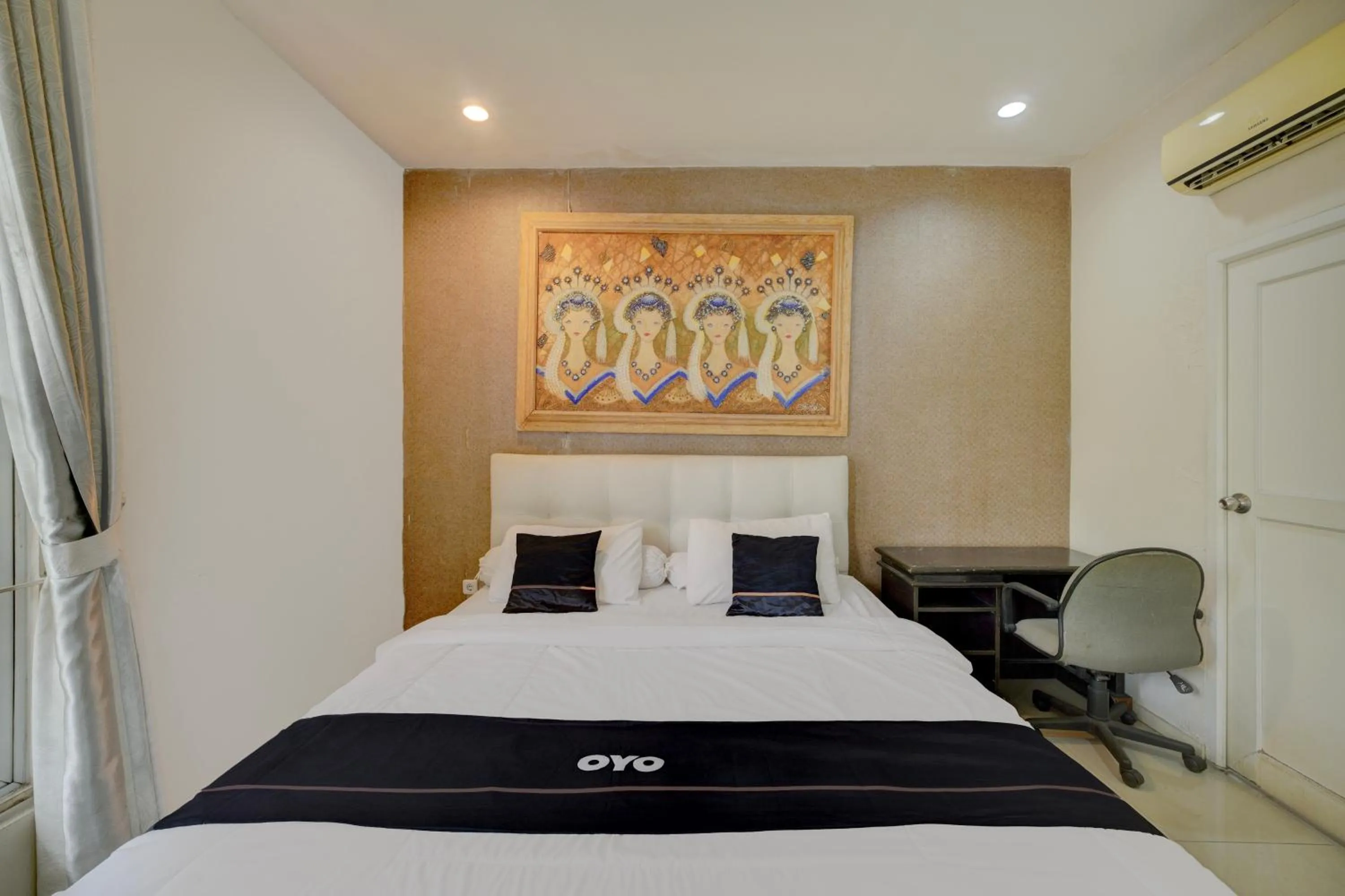 Bedroom, Bed in Hotel O near RS Fatmawati formerly White House