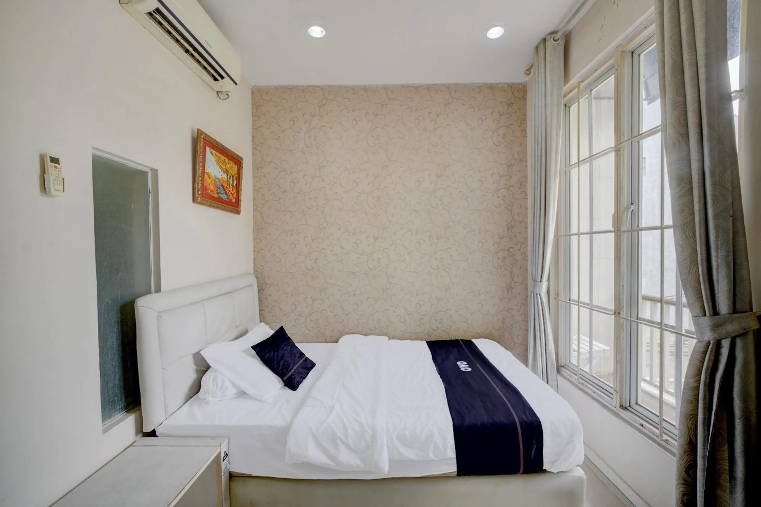 Bedroom, Bed in Hotel O near RS Fatmawati formerly White House