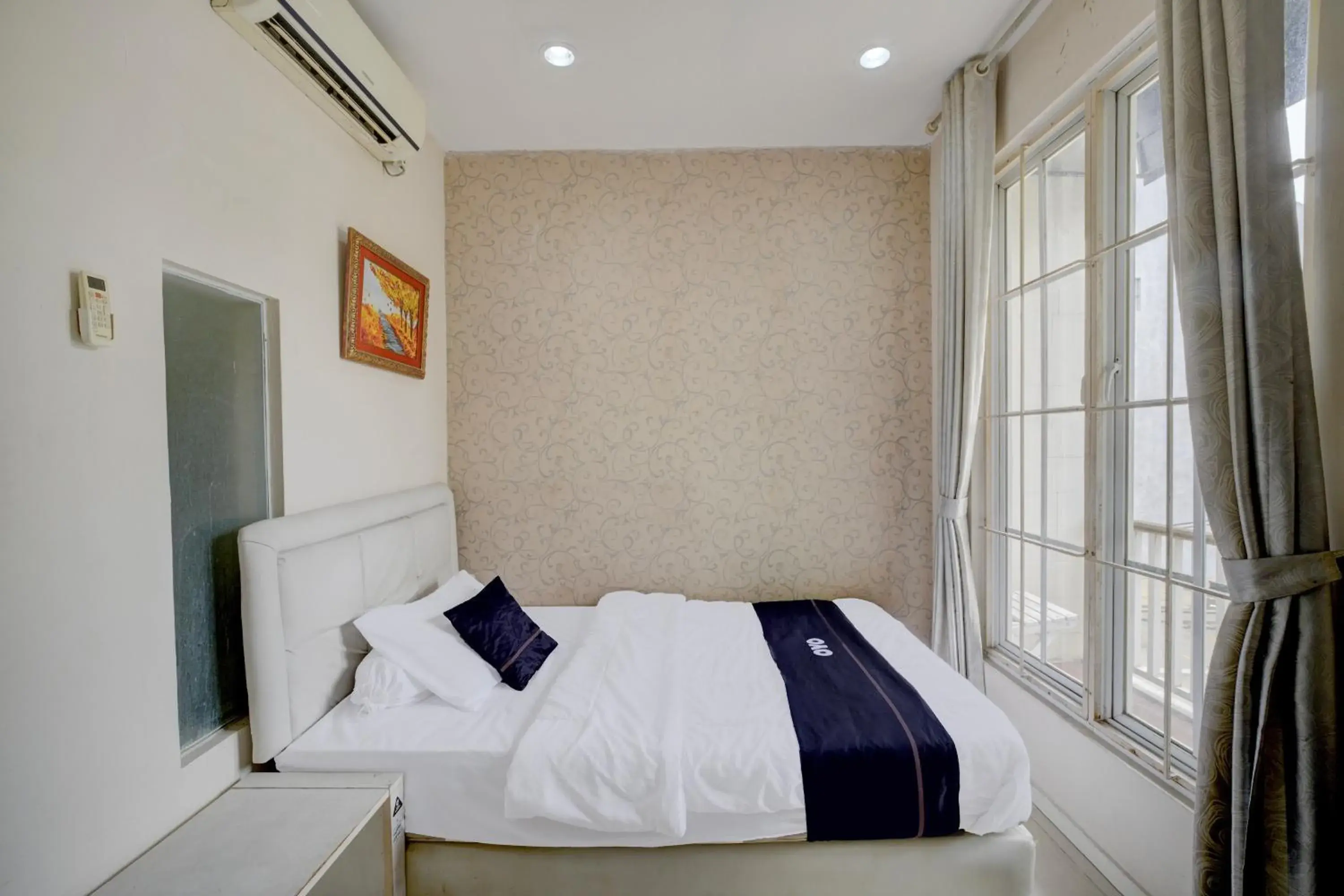 Deluxe Suite in Hotel O near RS Fatmawati formerly White House Deluxe Suite in Hotel O near RS Fatmawati formerly White House