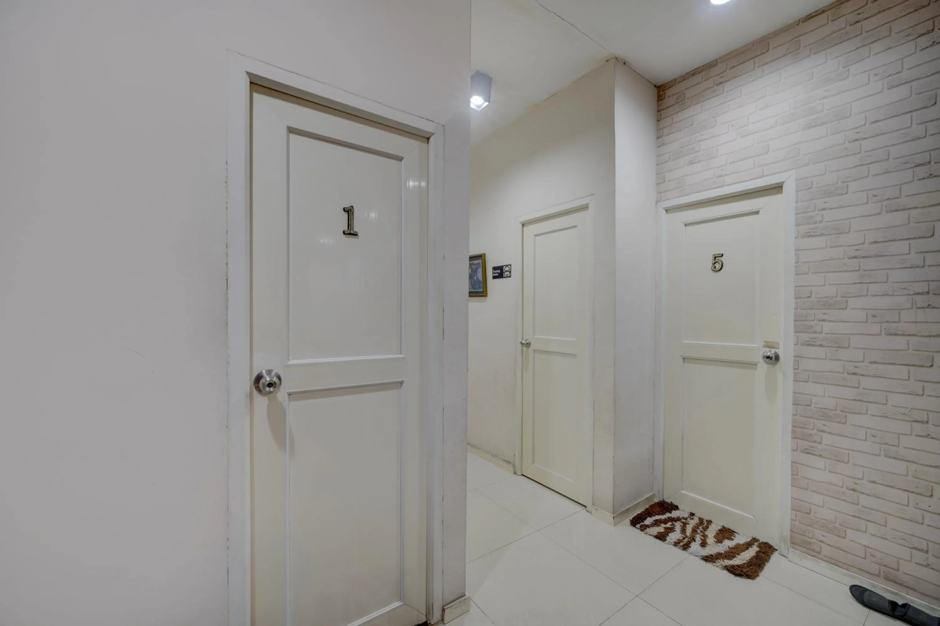Area and facilities in Hotel O near RS Fatmawati formerly White House