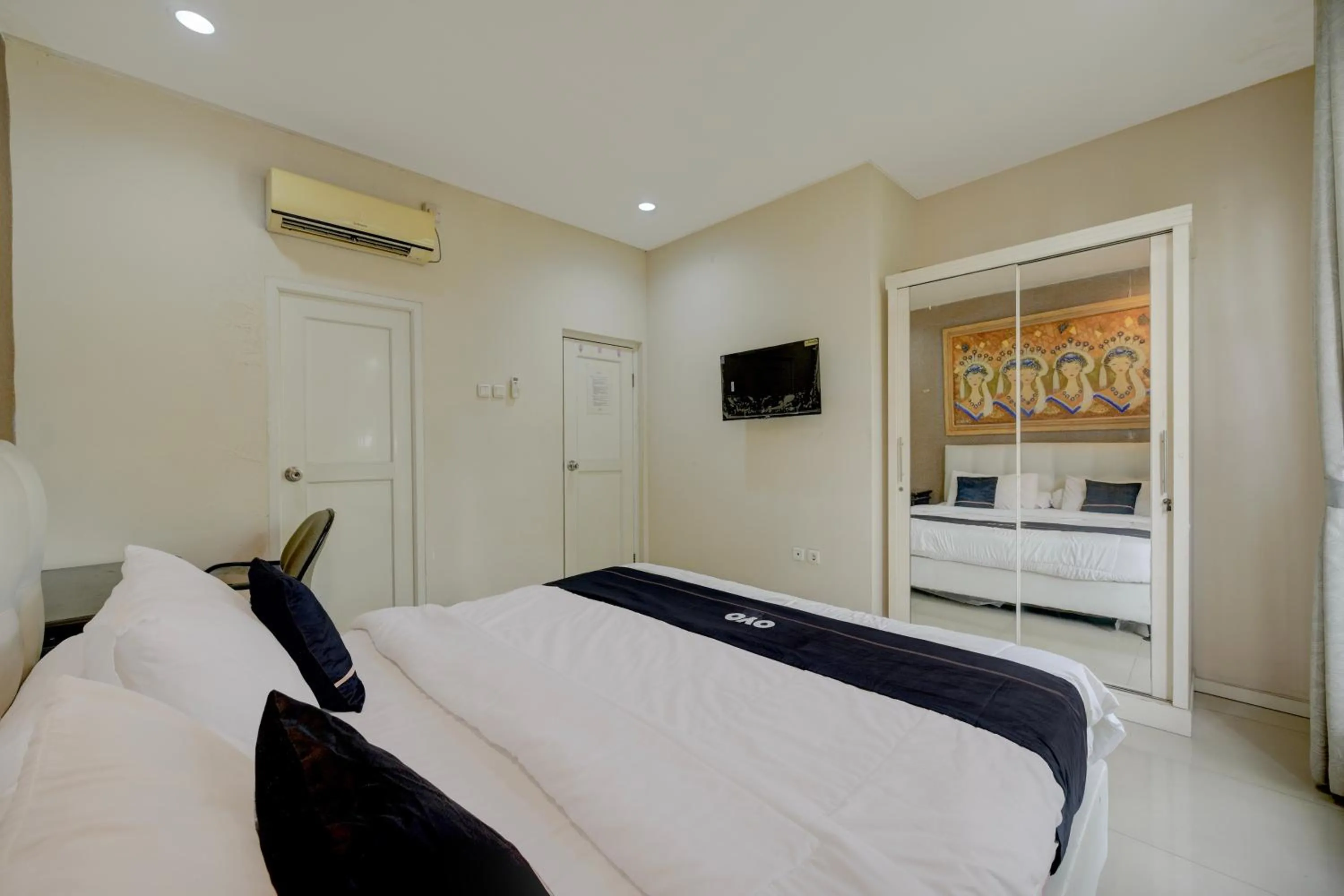 Bedroom, Bed in Hotel O near RS Fatmawati formerly White House