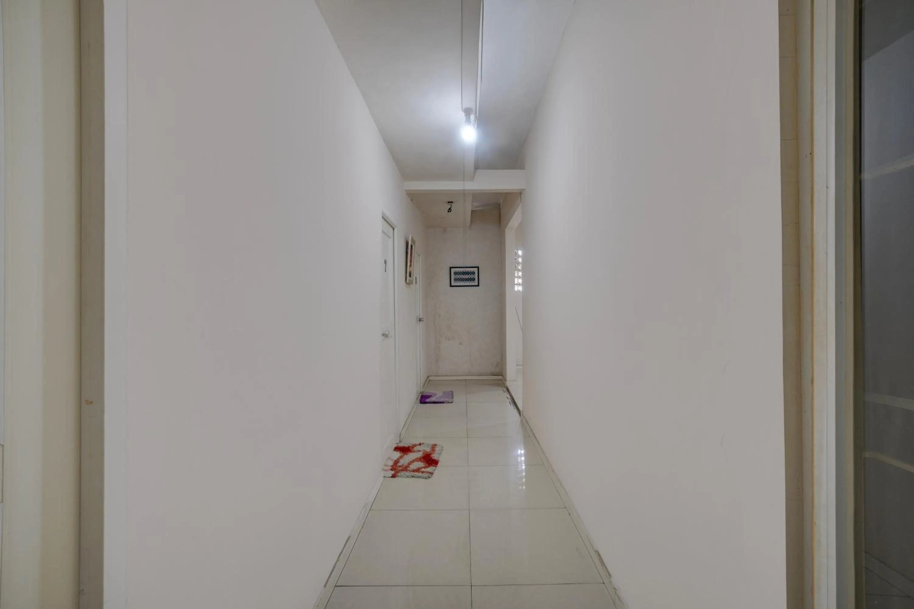 Area and facilities in Hotel O near RS Fatmawati formerly White House