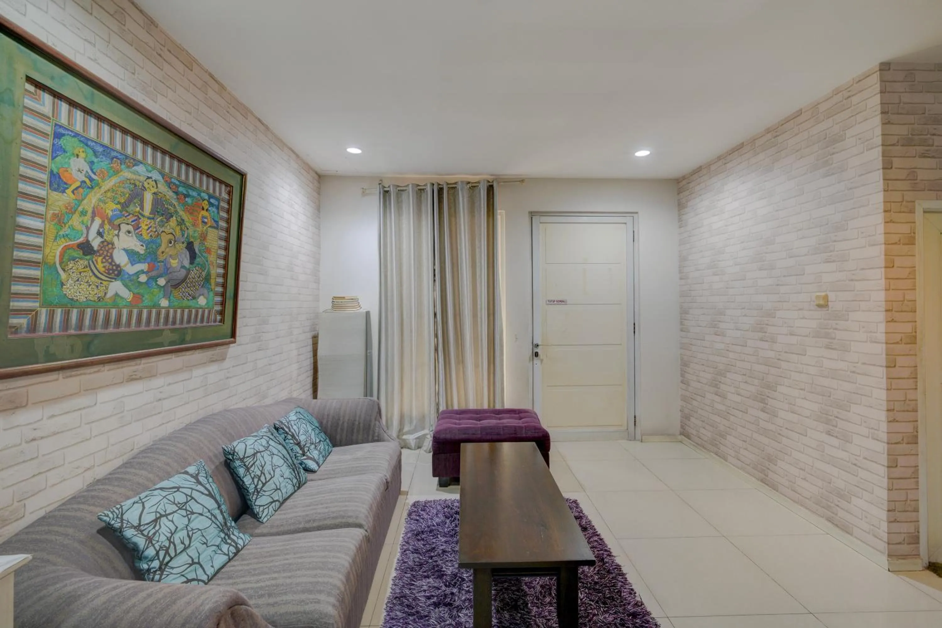 Area and facilities in Hotel O near RS Fatmawati formerly White House