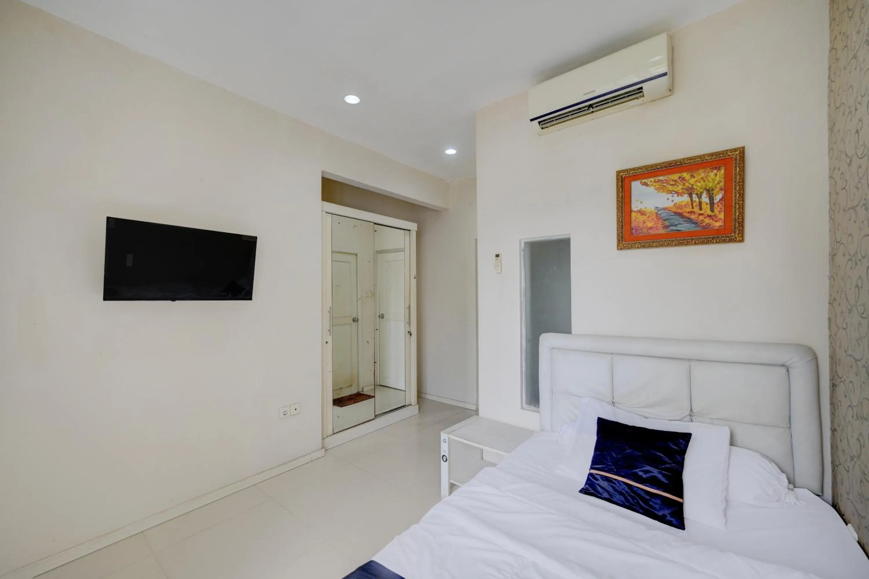 Bedroom, Bed in Hotel O near RS Fatmawati formerly White House