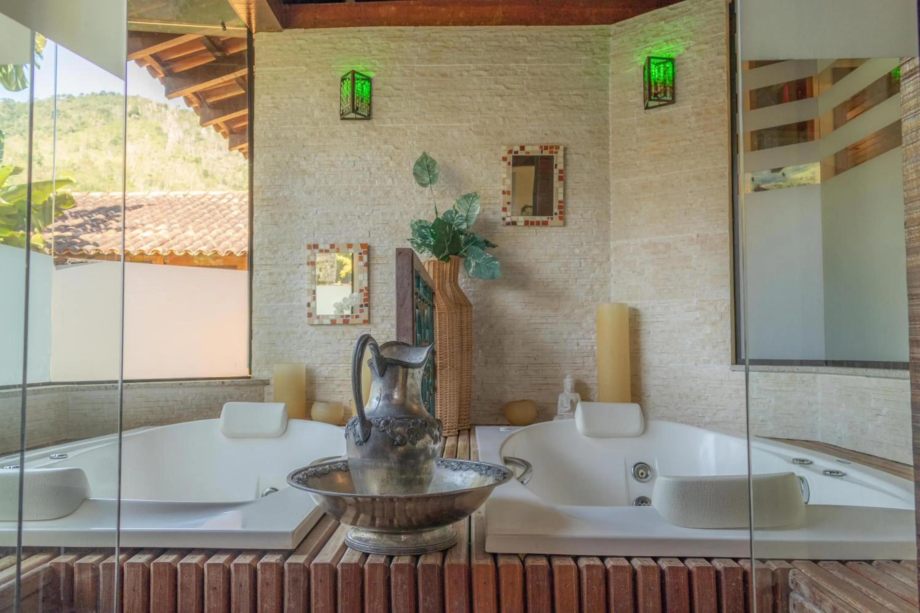 Hot Tub in Bomtempo Itaipava Hotel by Castelo Itaipava