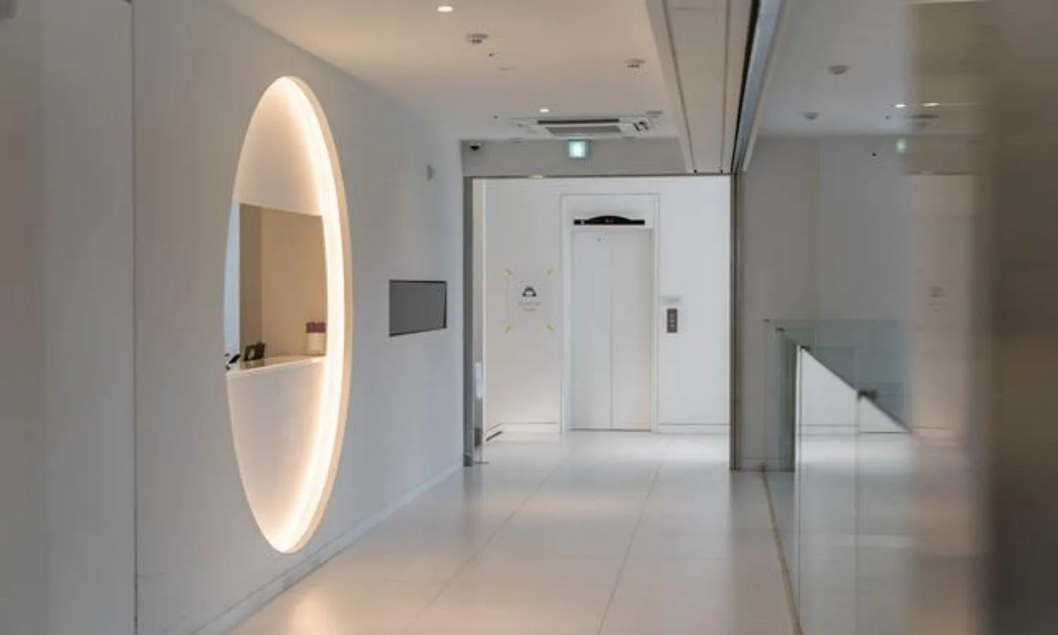 Area and facilities in Bluefrog Hotel