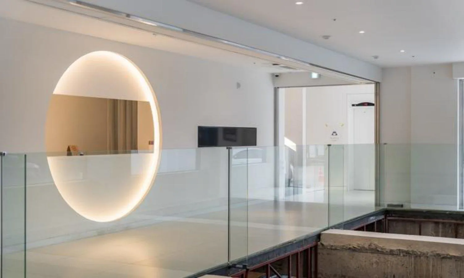 Area and facilities in Bluefrog Hotel