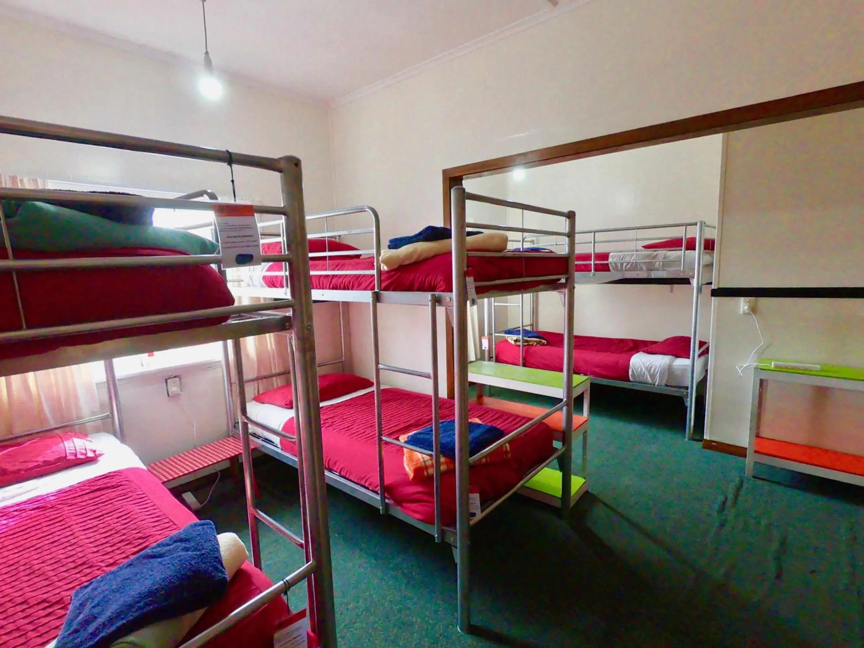 Bed in 6-Bed Mixed Dormitory Room in Ducks & Drakes Boutique Motel & Backpackers Bed in 6-Bed Mixed Dormitory Room in Ducks & Drakes Boutique Motel & Backpackers