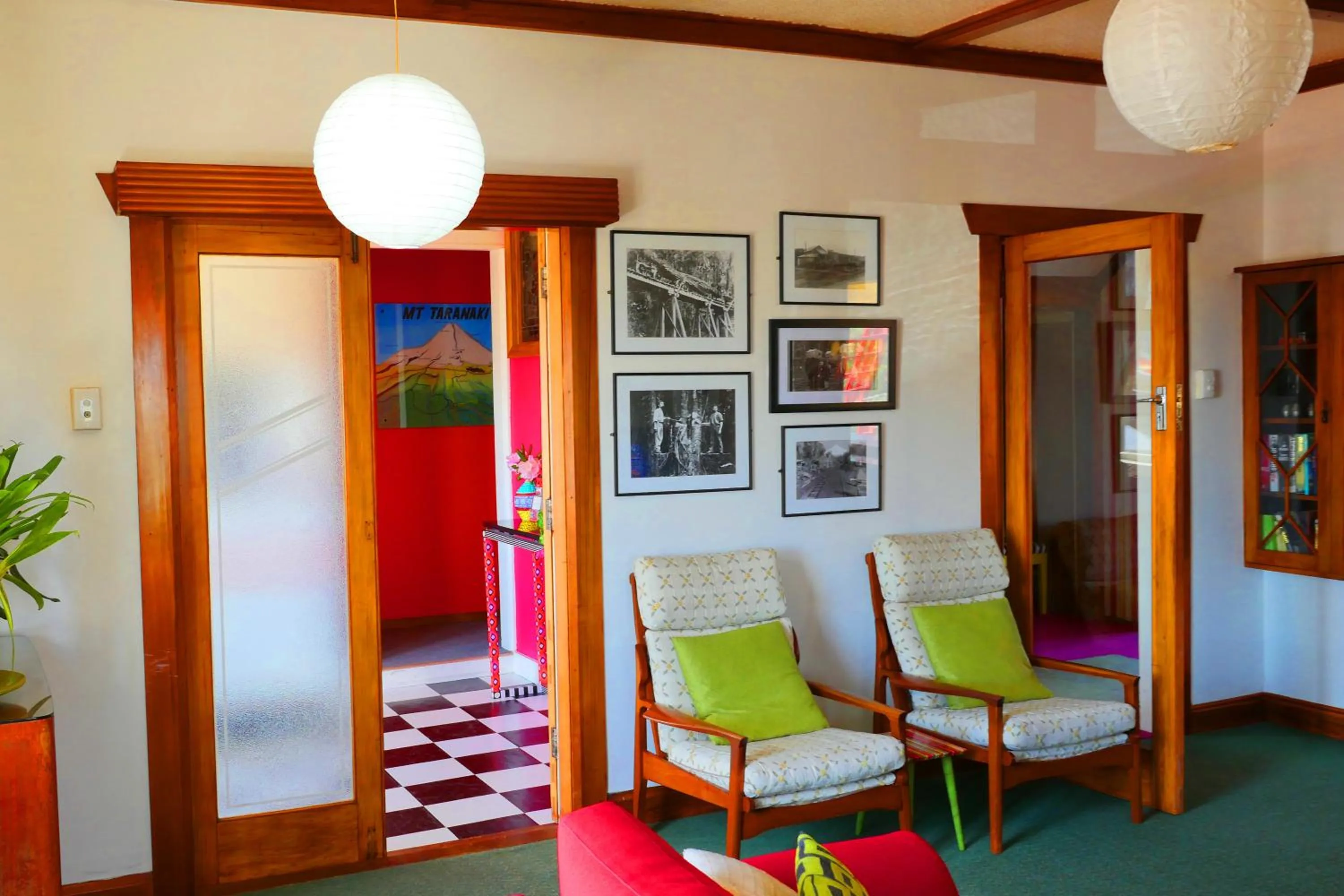 Living room in Ducks & Drakes Boutique Motel & Backpackers