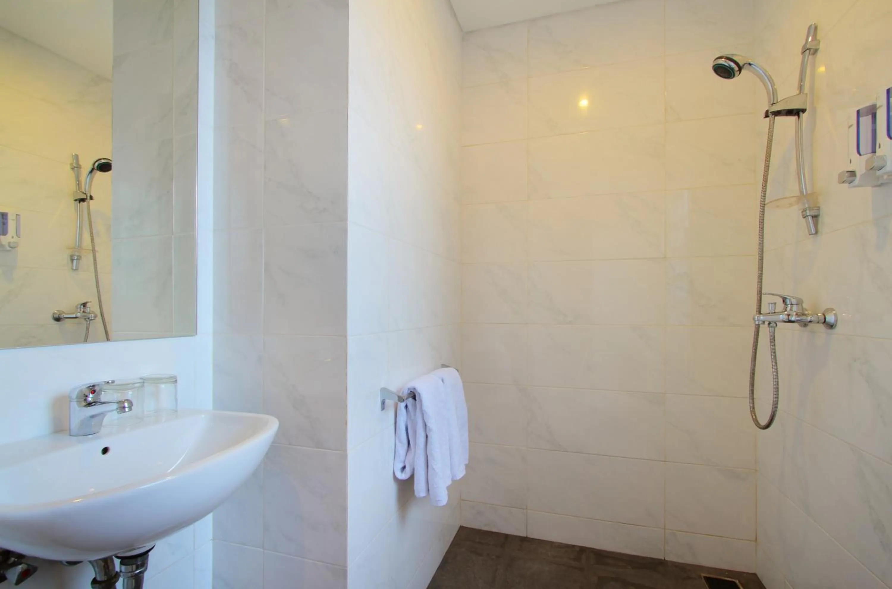 Bathroom in Vansari Hotel